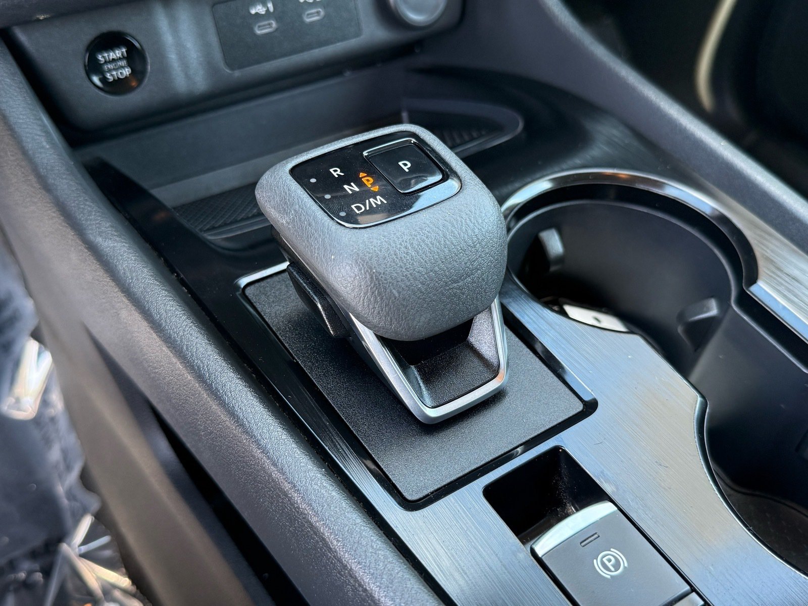 2025 Nissan Rogue SV — photo 24 thumbnail