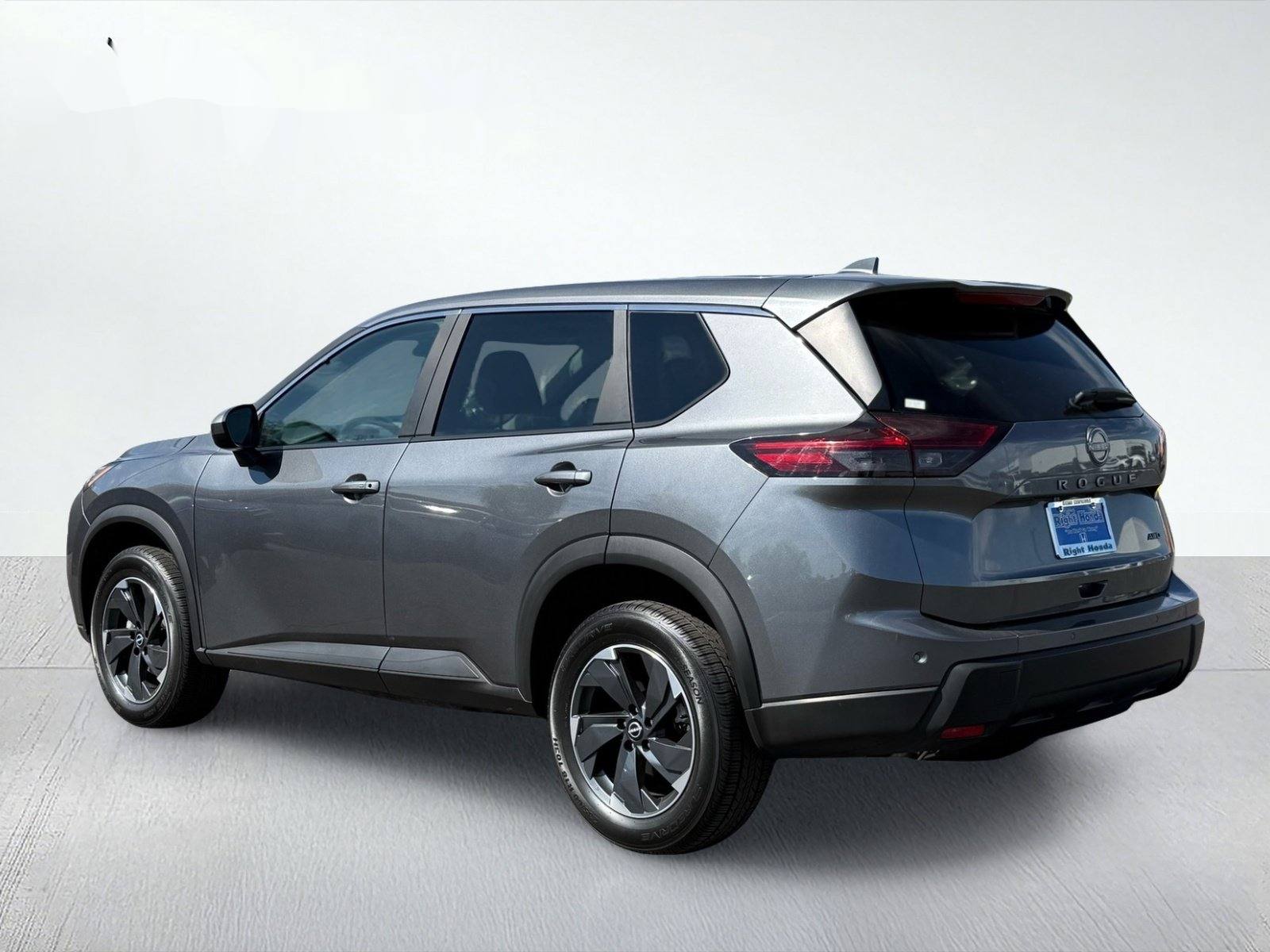 2025 Nissan Rogue SV — photo 4 thumbnail
