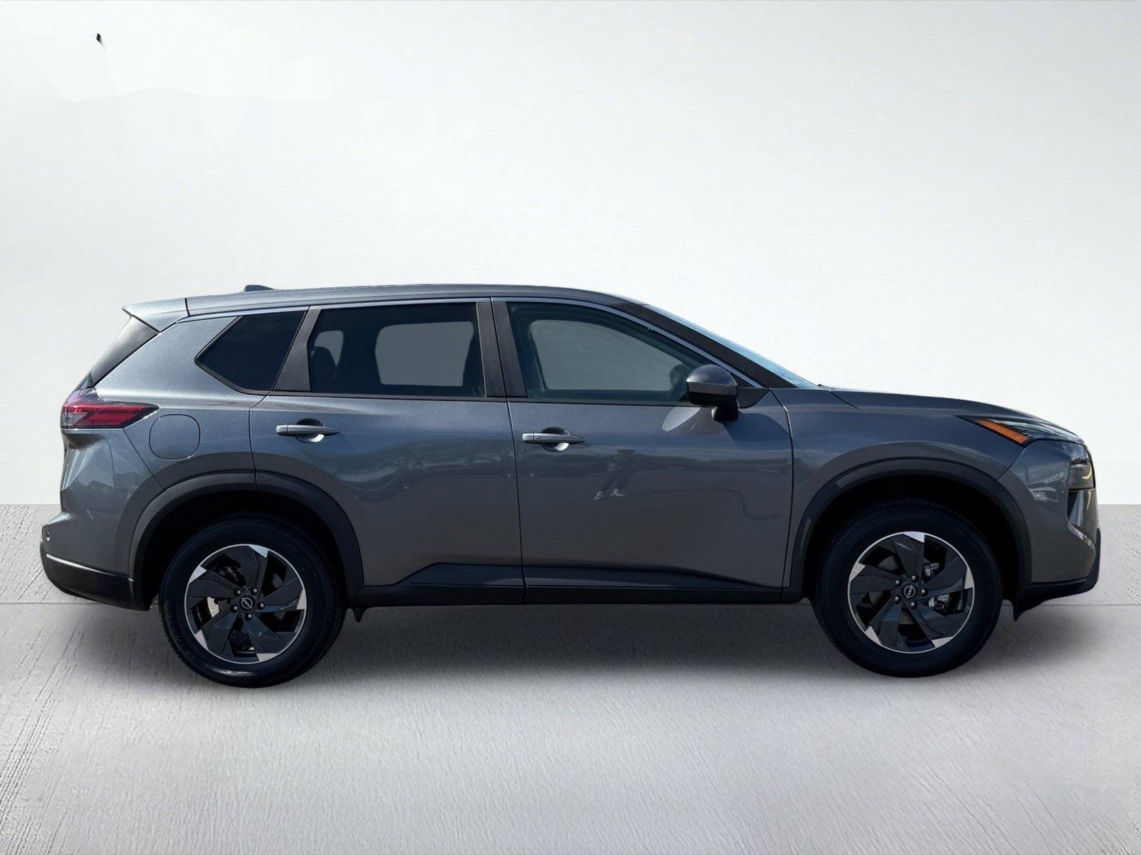 2025 Nissan Rogue SV — photo 8 thumbnail