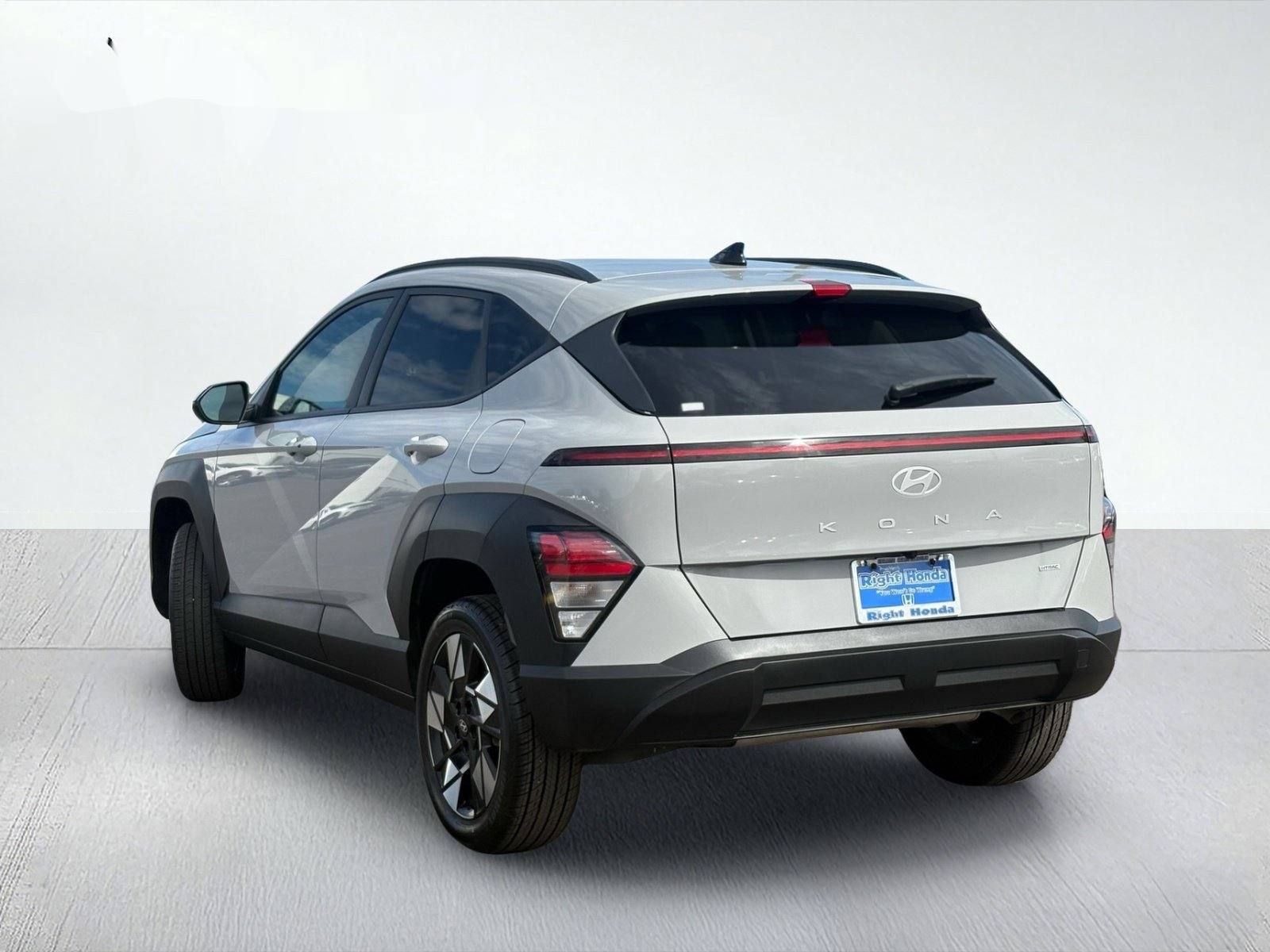 2025 Hyundai Kona SEL — photo 4 thumbnail