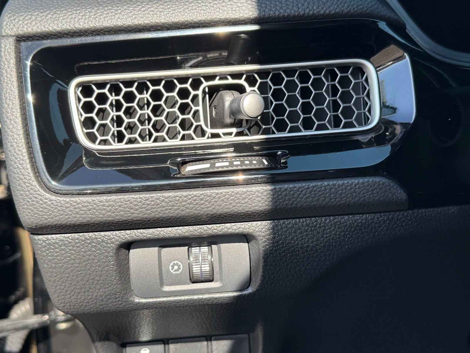 2025 Honda Civic Sport — photo 14 thumbnail
