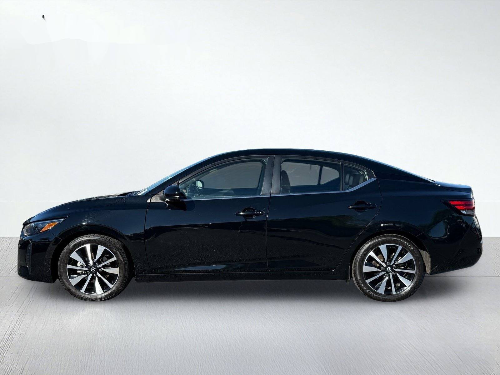 2025 Nissan Sentra SV — photo 3 thumbnail