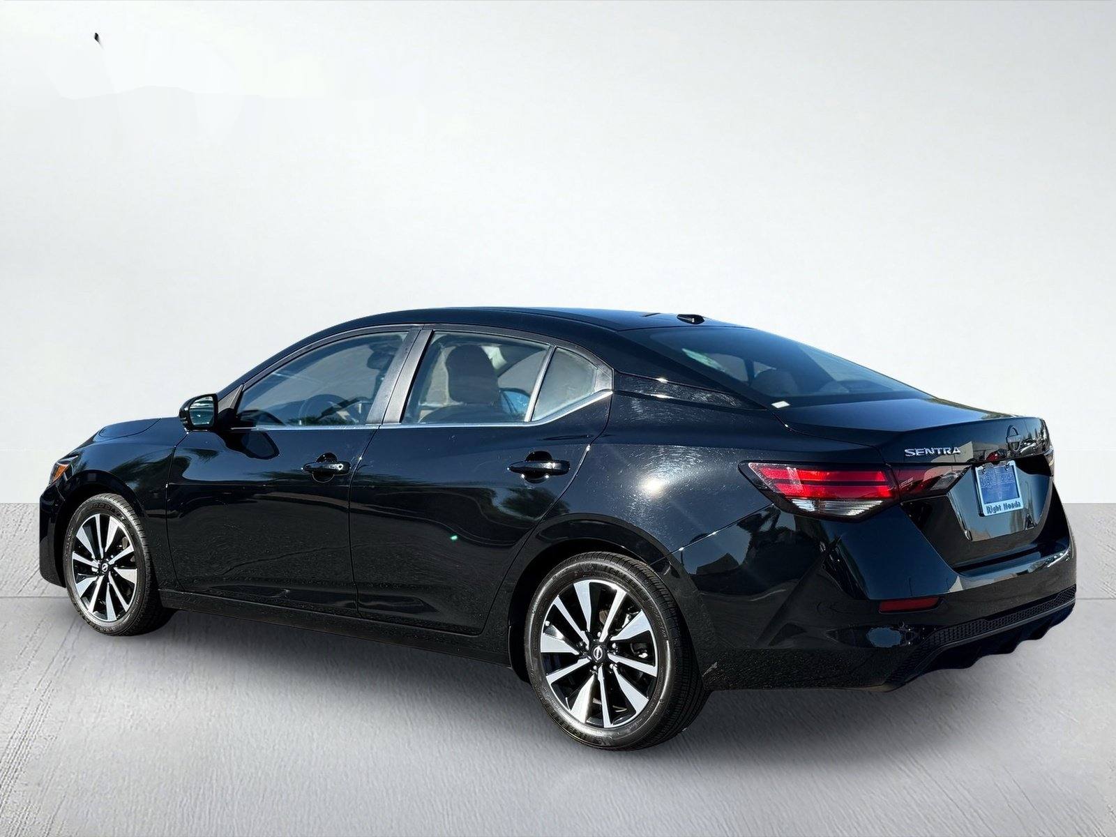 2025 Nissan Sentra SV — photo 4 thumbnail