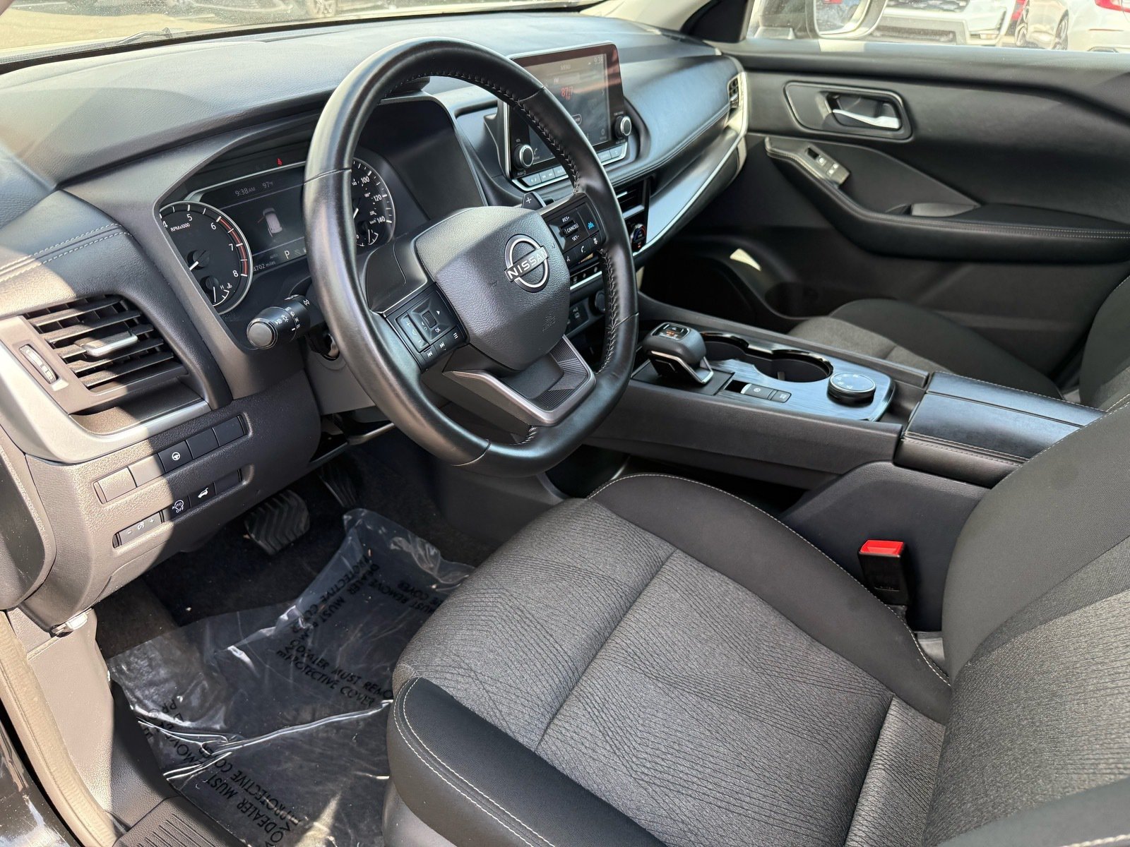 2025 Nissan Rogue SV — photo 11 thumbnail