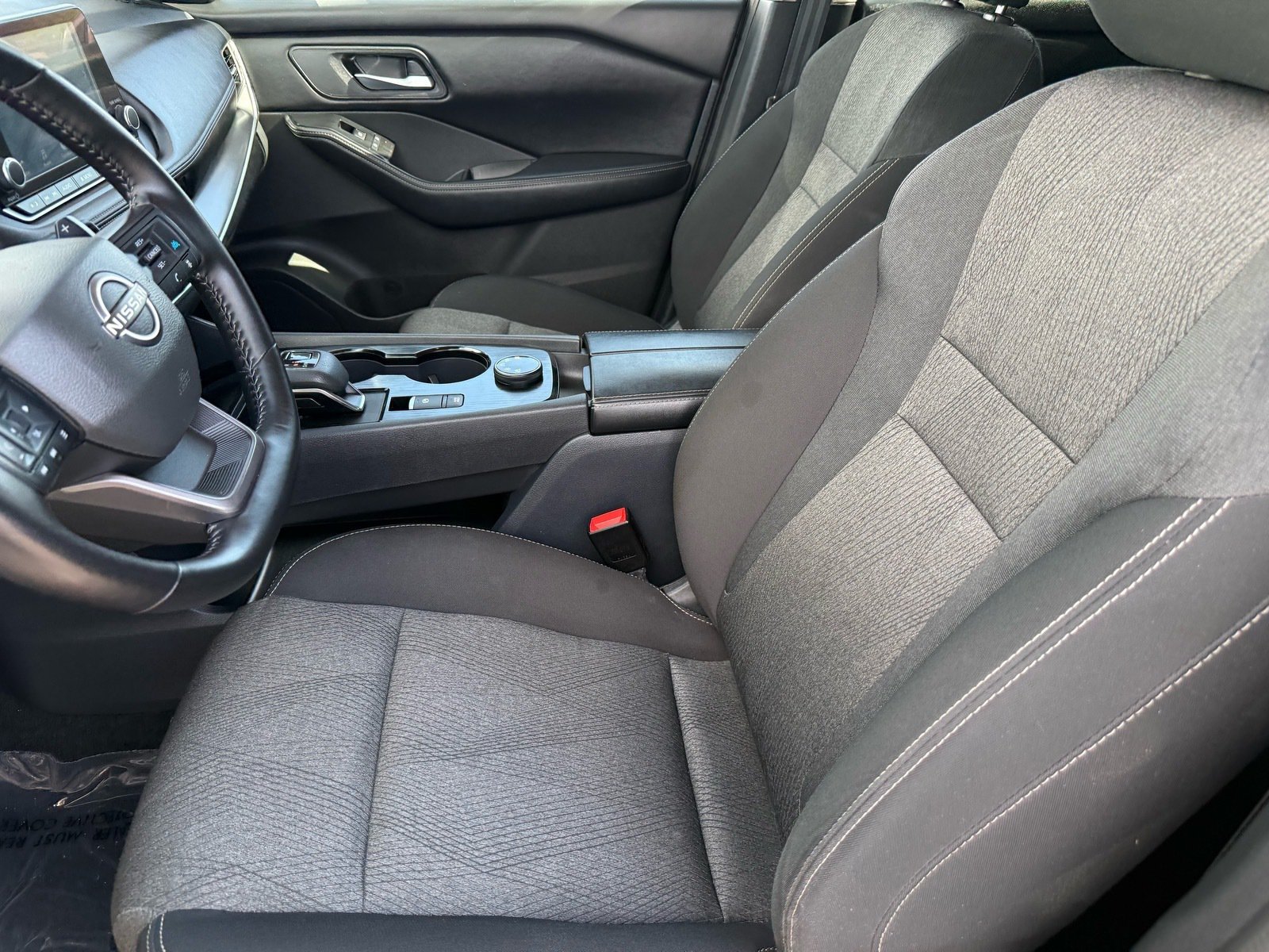 2025 Nissan Rogue SV — photo 12 thumbnail