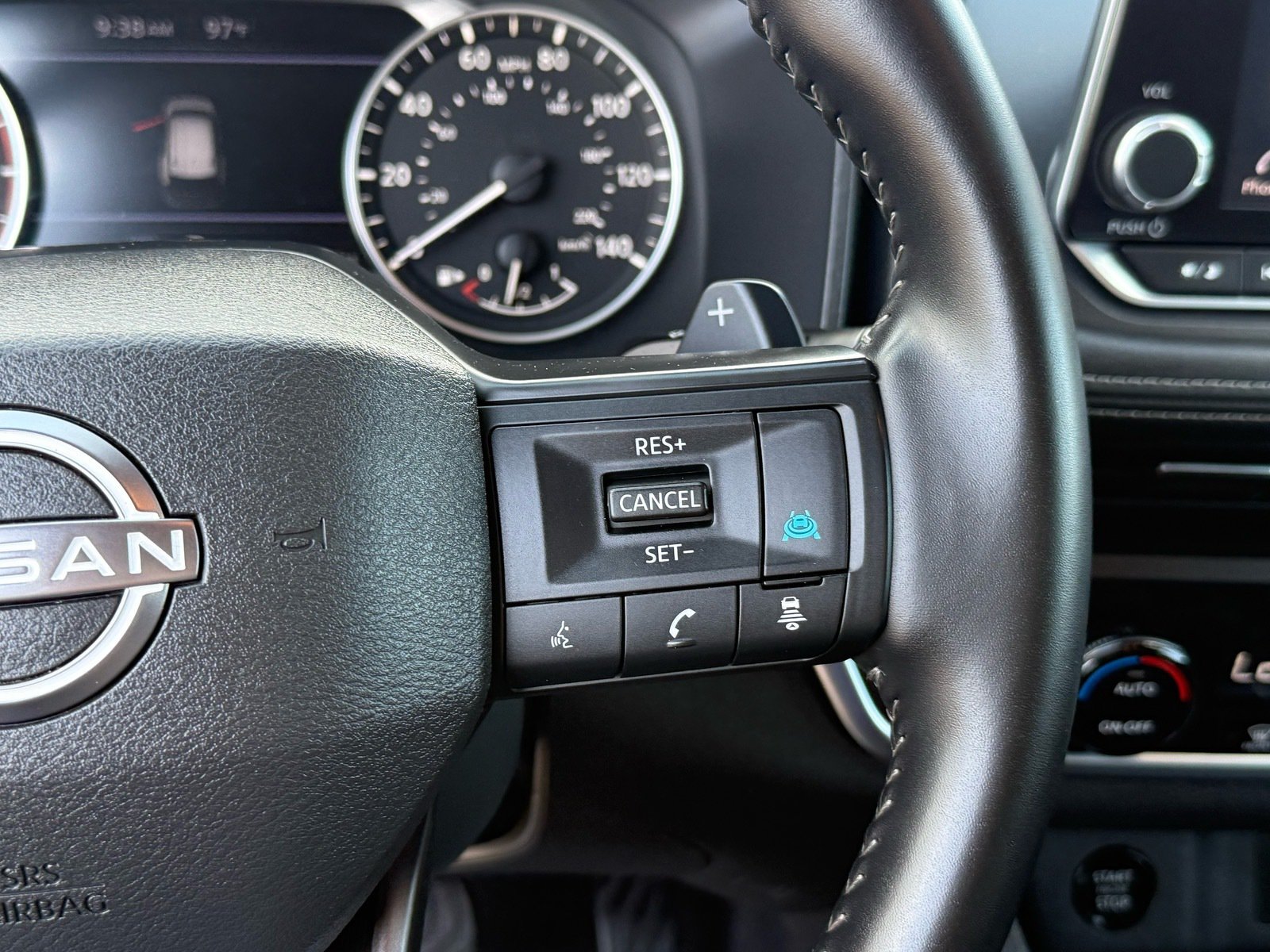 2025 Nissan Rogue SV — photo 17 thumbnail