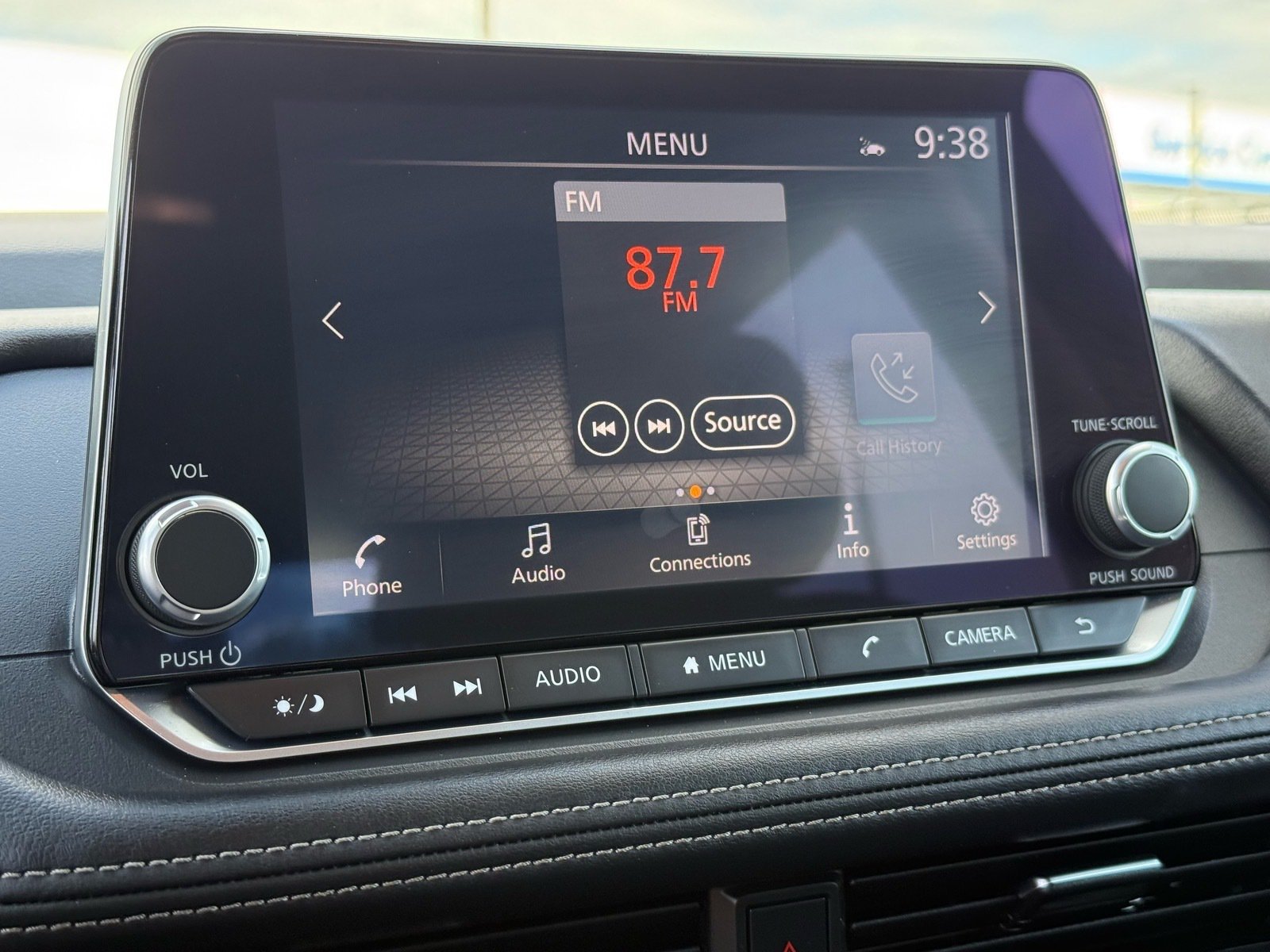 2025 Nissan Rogue SV — photo 20 thumbnail