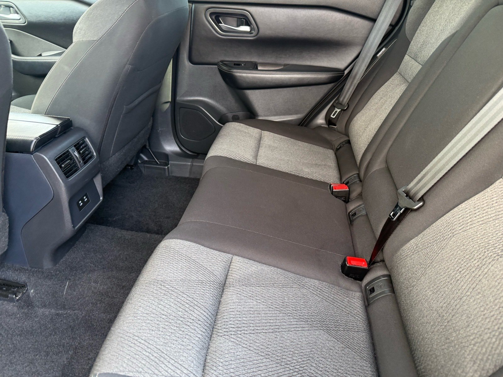2025 Nissan Rogue SV — photo 26 thumbnail