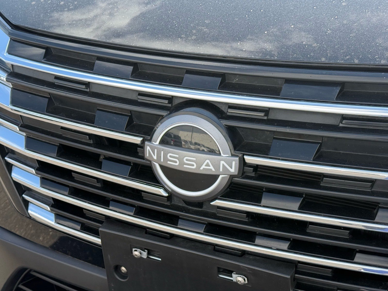 2025 Nissan Rogue SV — photo 32 thumbnail