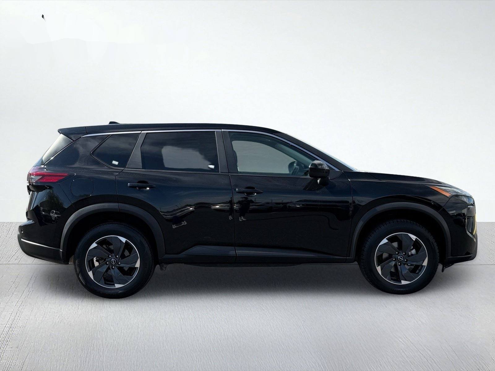 2025 Nissan Rogue SV — photo 8 thumbnail