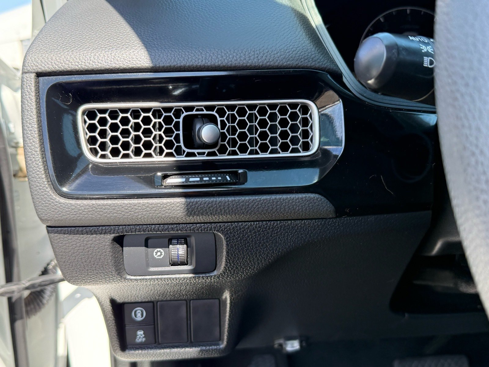 2023 Honda Civic LX — photo 14 thumbnail