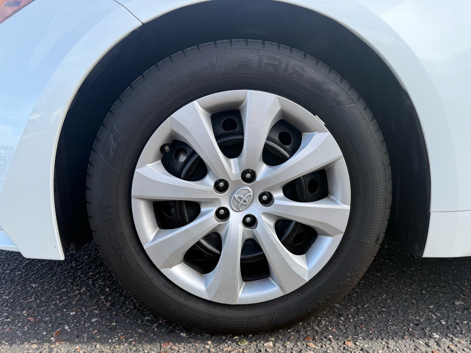 2025 Toyota Corolla LE — photo 10 thumbnail