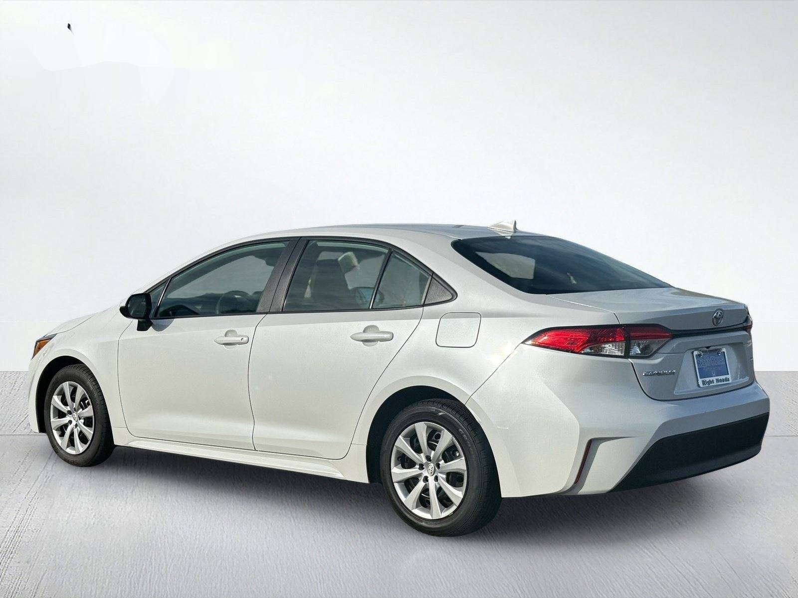 2025 Toyota Corolla LE — photo 4 thumbnail