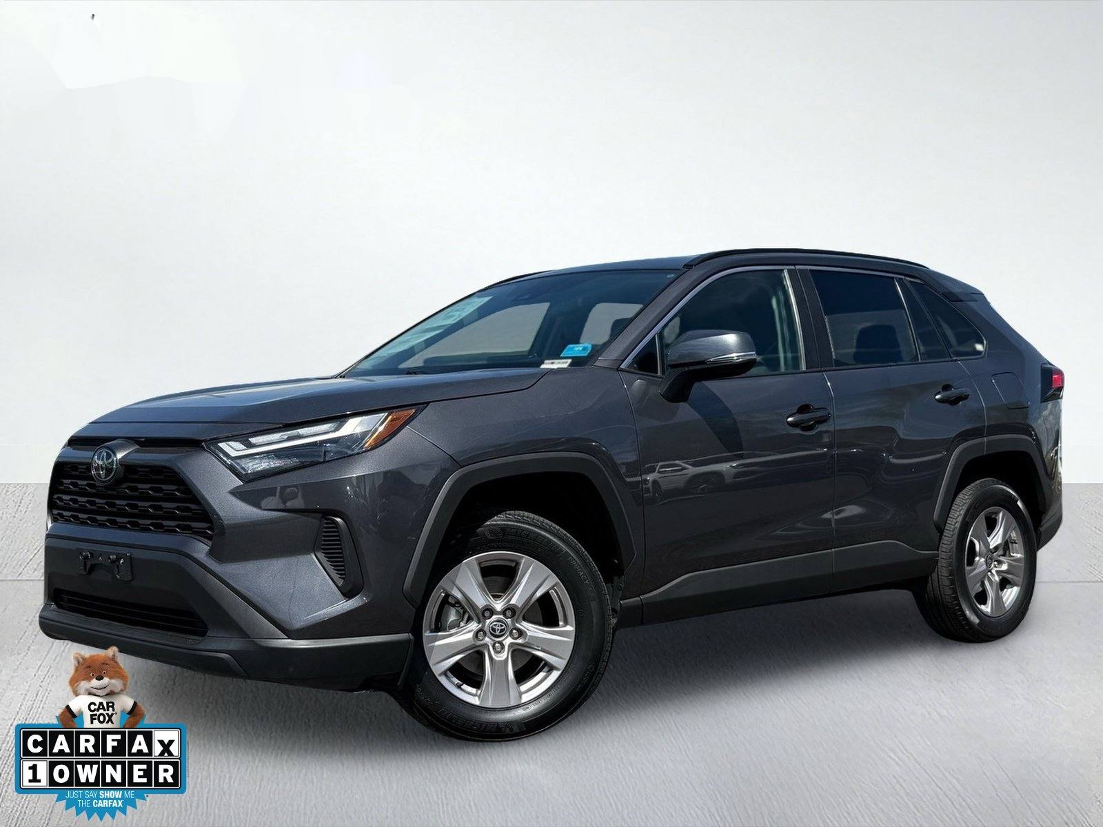 2025 Toyota RAV4 XLE — photo 1