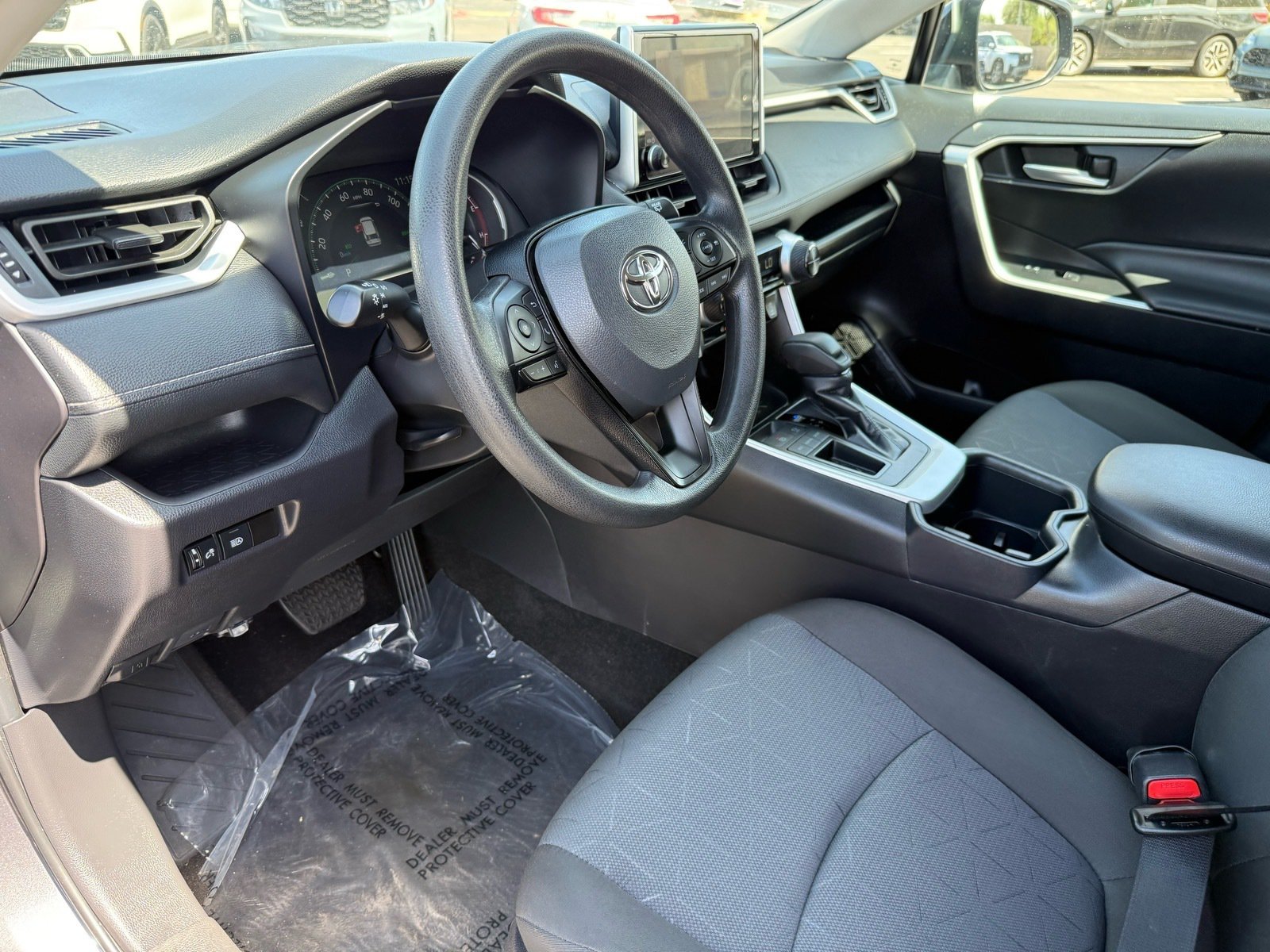2025 Toyota RAV4 XLE — photo 11 thumbnail