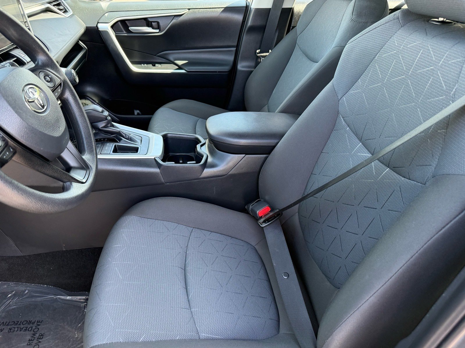2025 Toyota RAV4 XLE — photo 12 thumbnail