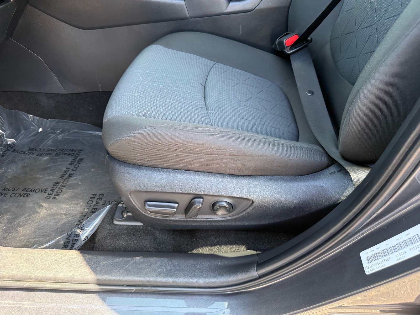 2025 Toyota RAV4 XLE — photo 13 thumbnail