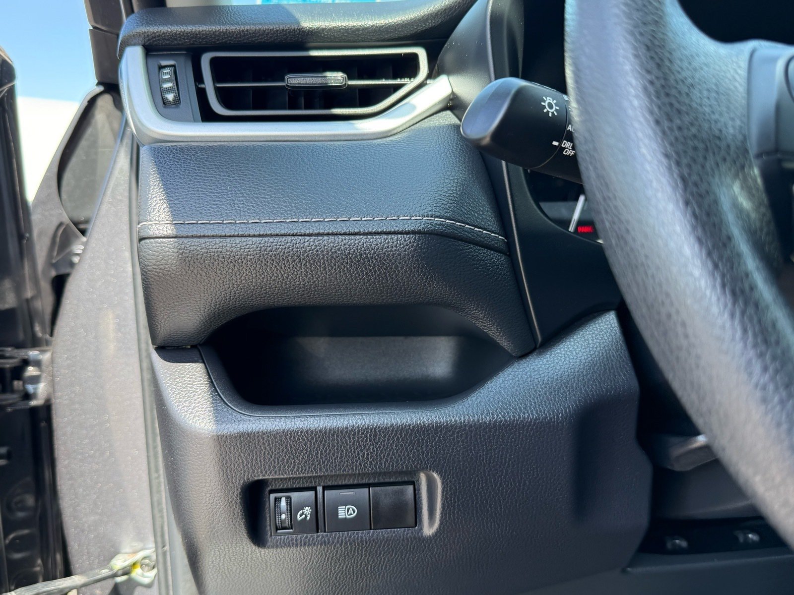 2025 Toyota RAV4 XLE — photo 14 thumbnail