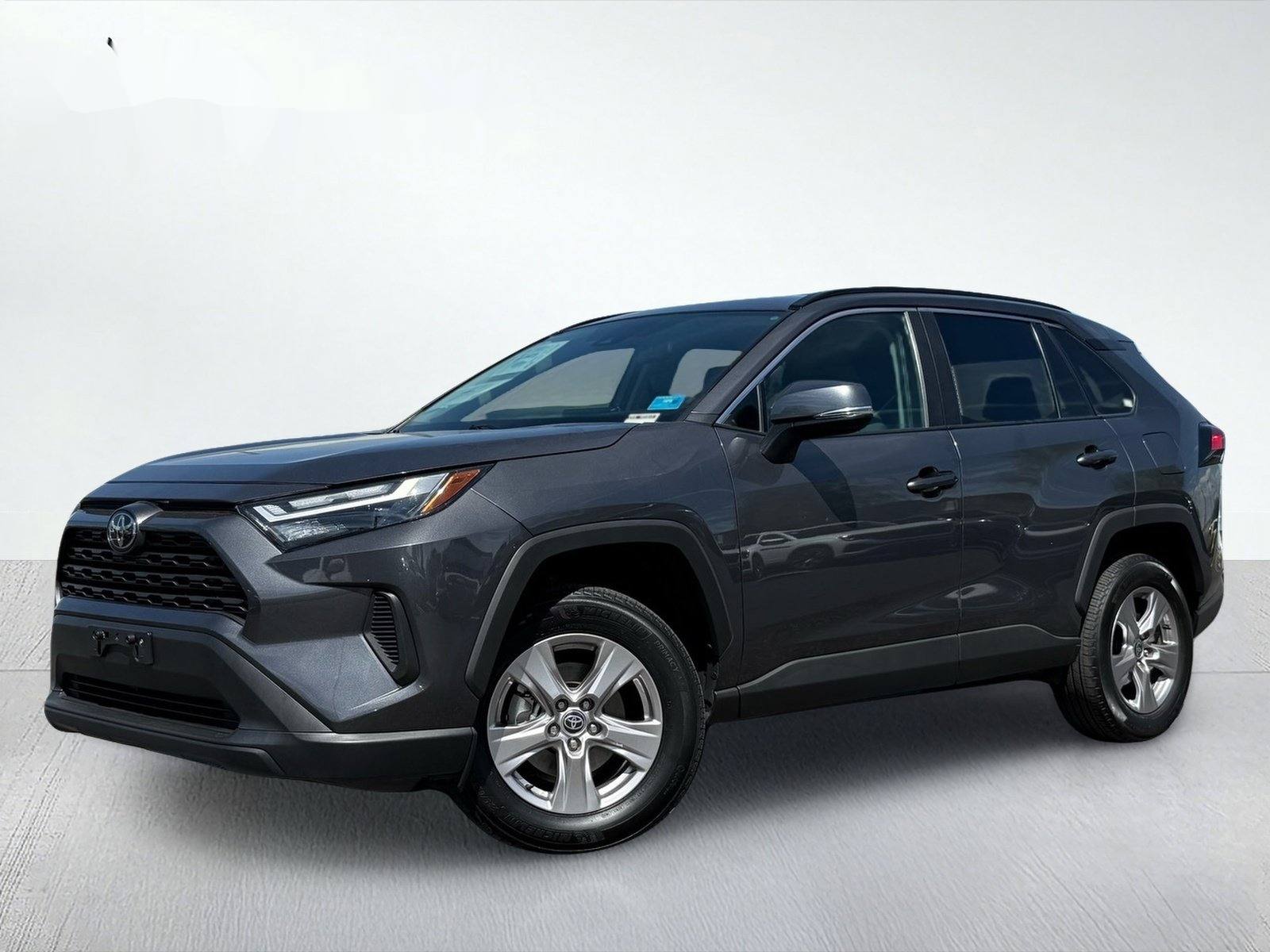 2025 Toyota RAV4 XLE — photo 2 thumbnail