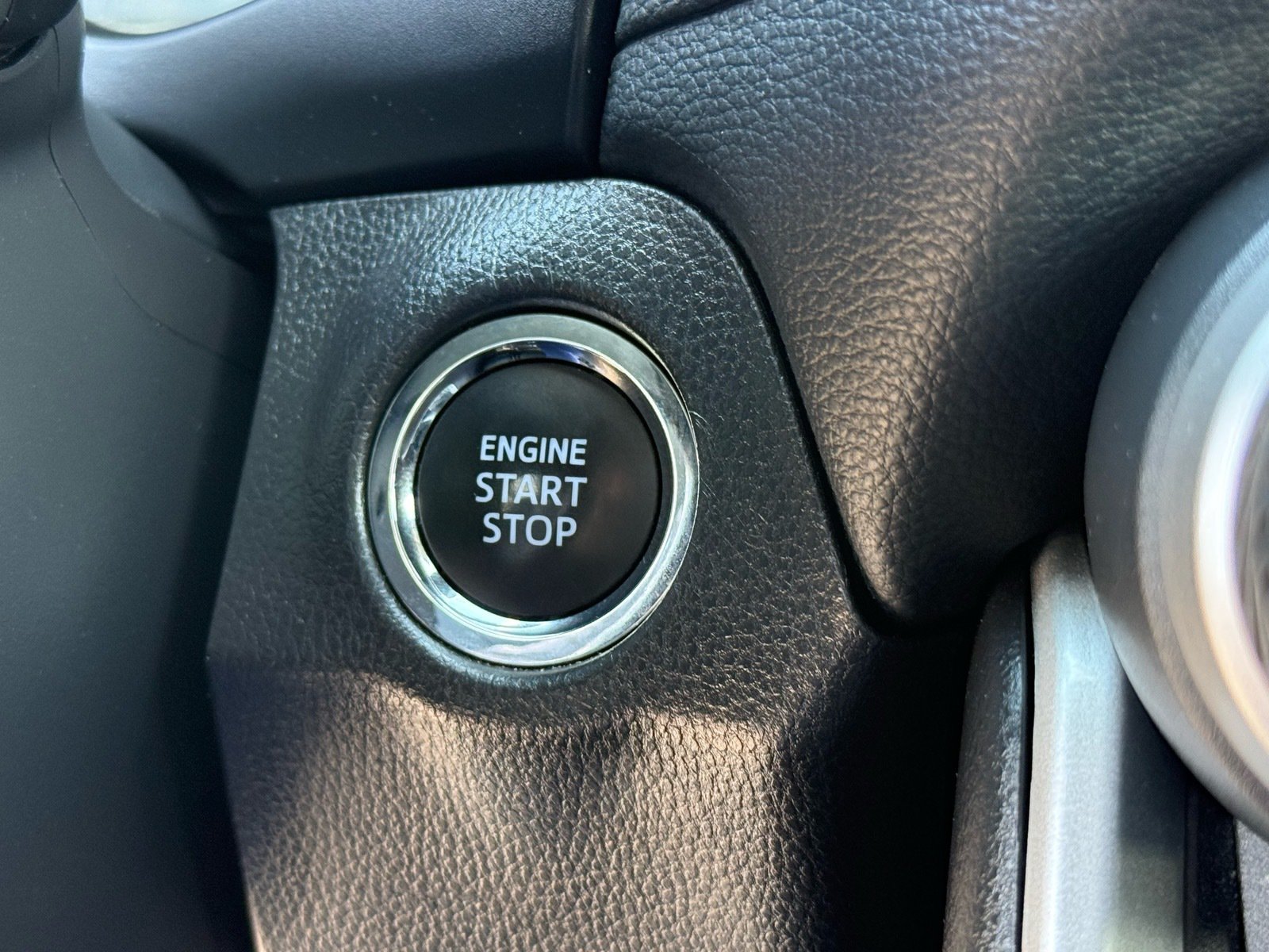 2025 Toyota RAV4 XLE — photo 25 thumbnail