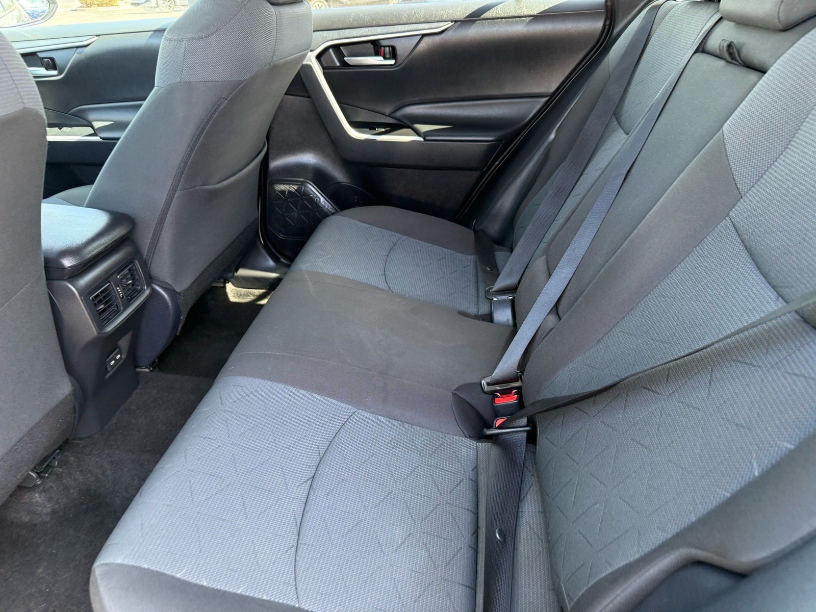2025 Toyota RAV4 XLE — photo 26 thumbnail