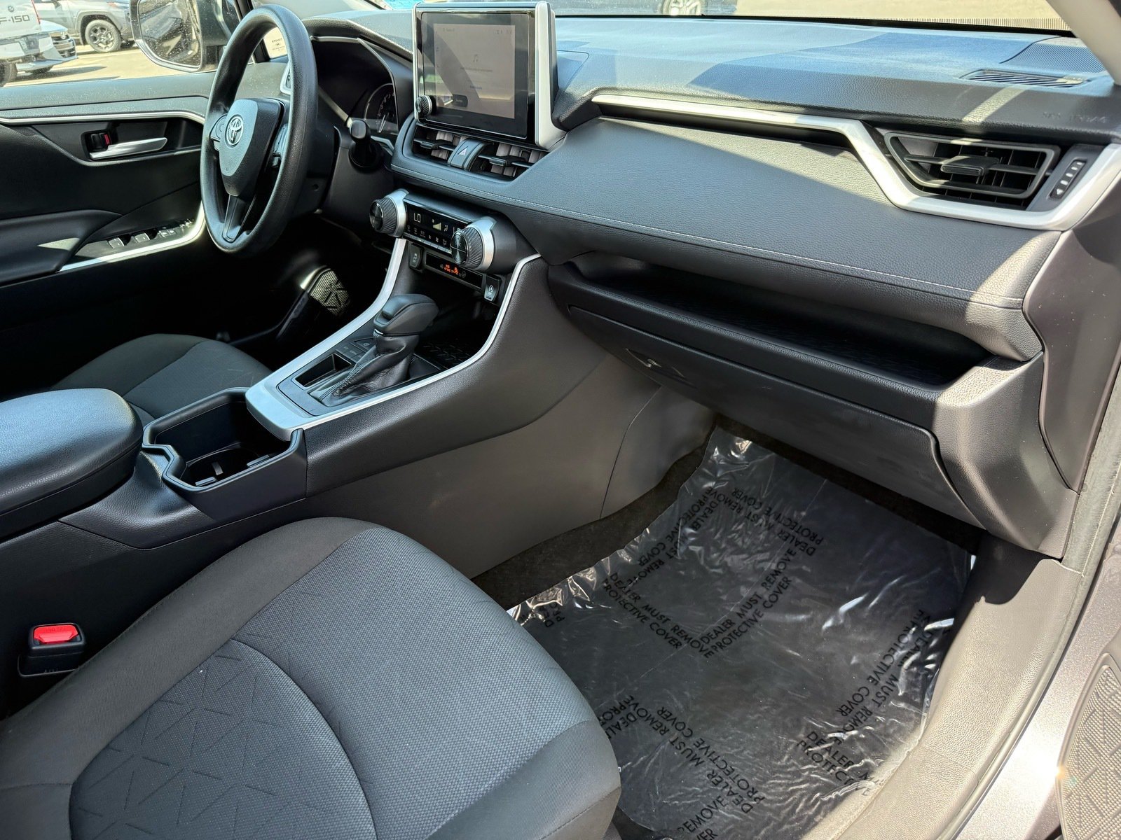 2025 Toyota RAV4 XLE — photo 29 thumbnail