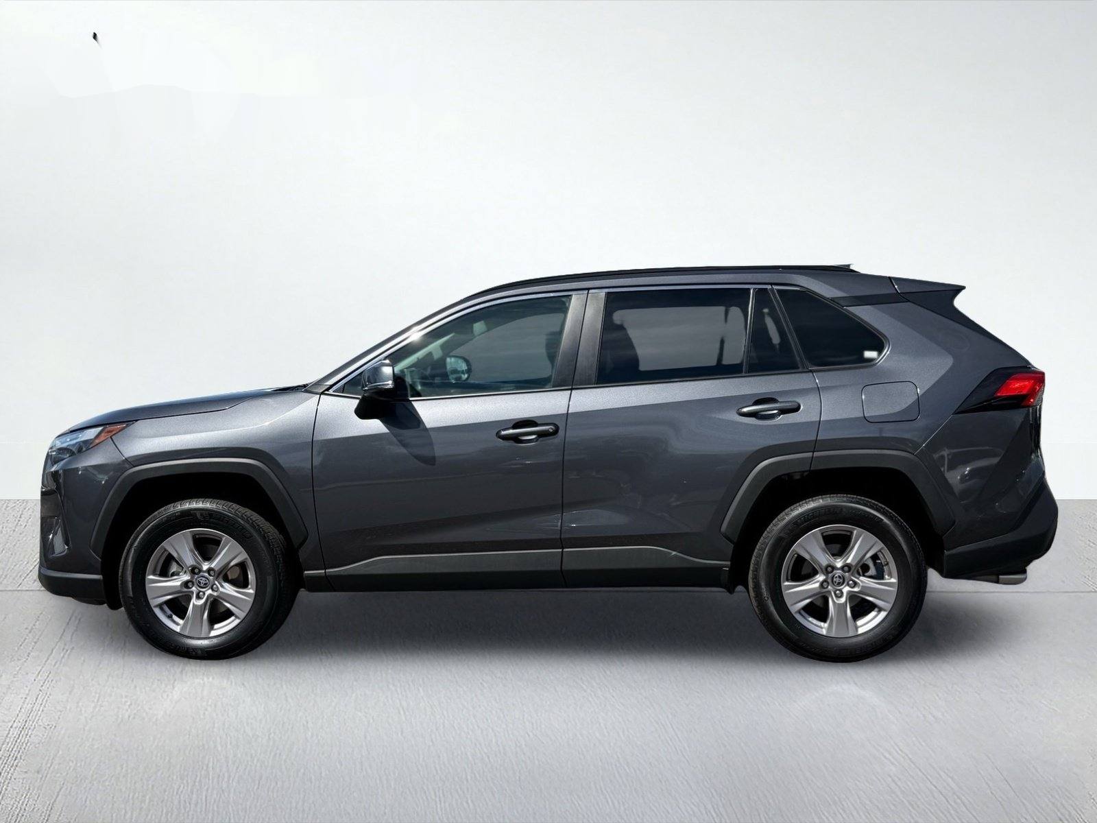 2025 Toyota RAV4 XLE — photo 3 thumbnail
