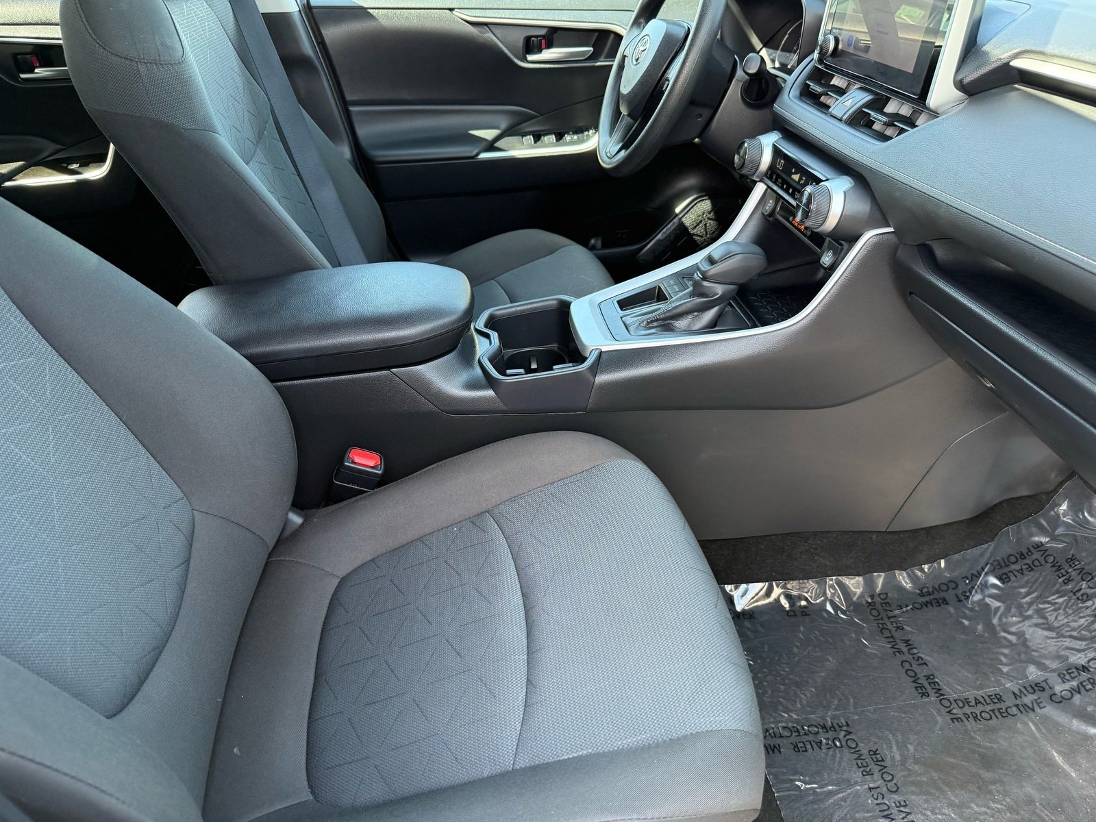 2025 Toyota RAV4 XLE — photo 30 thumbnail