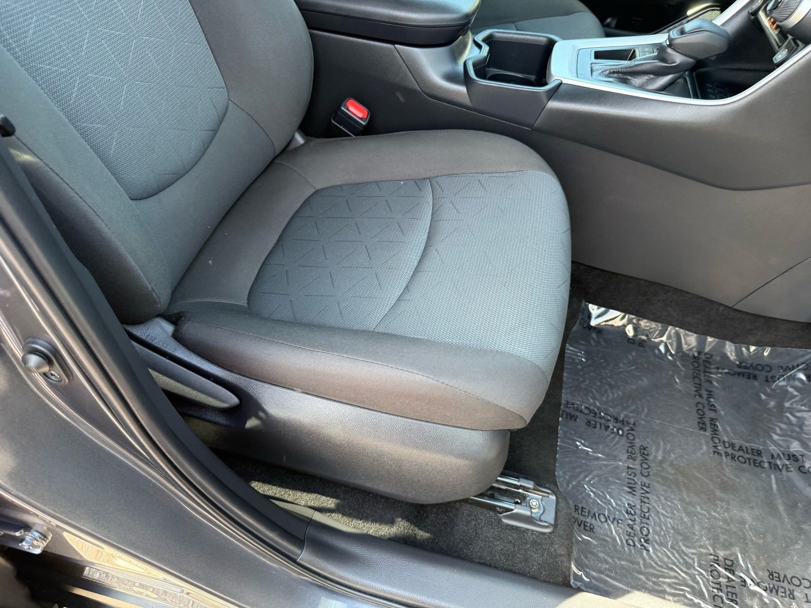 2025 Toyota RAV4 XLE — photo 31 thumbnail