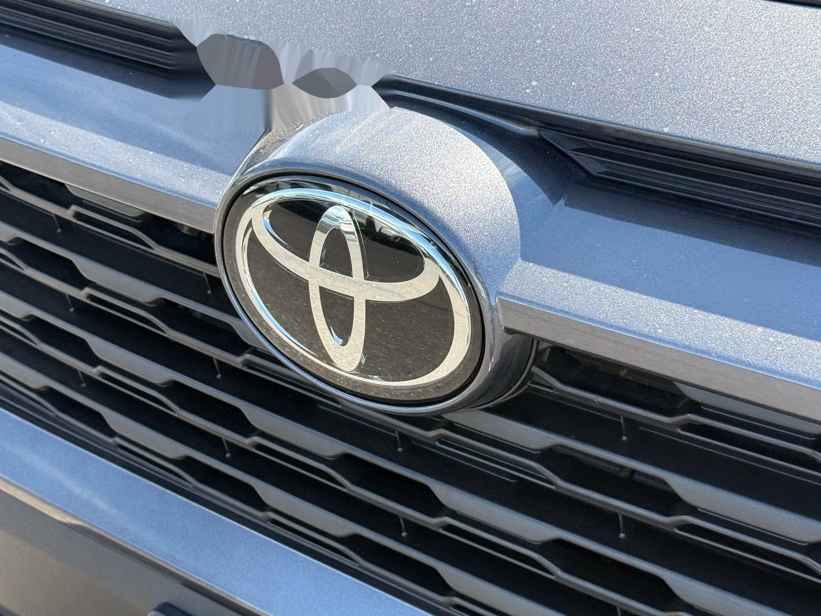 2025 Toyota RAV4 XLE — photo 32 thumbnail
