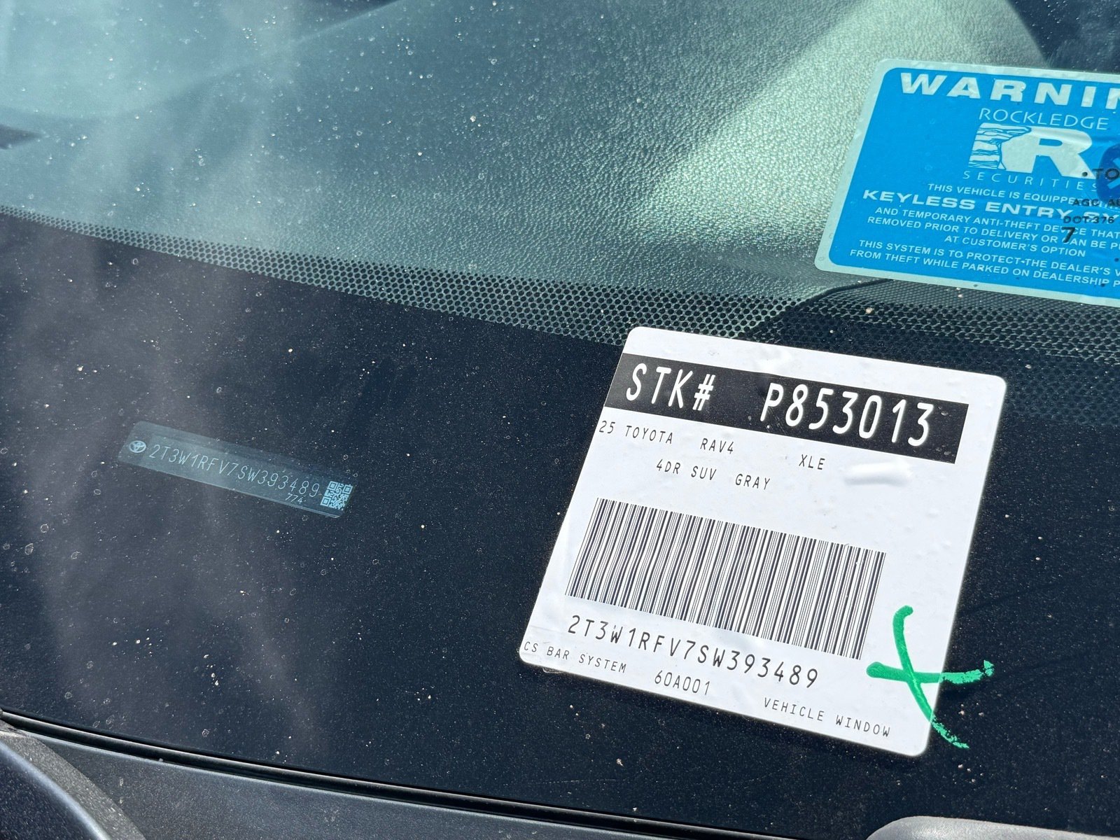 2025 Toyota RAV4 XLE — photo 33 thumbnail