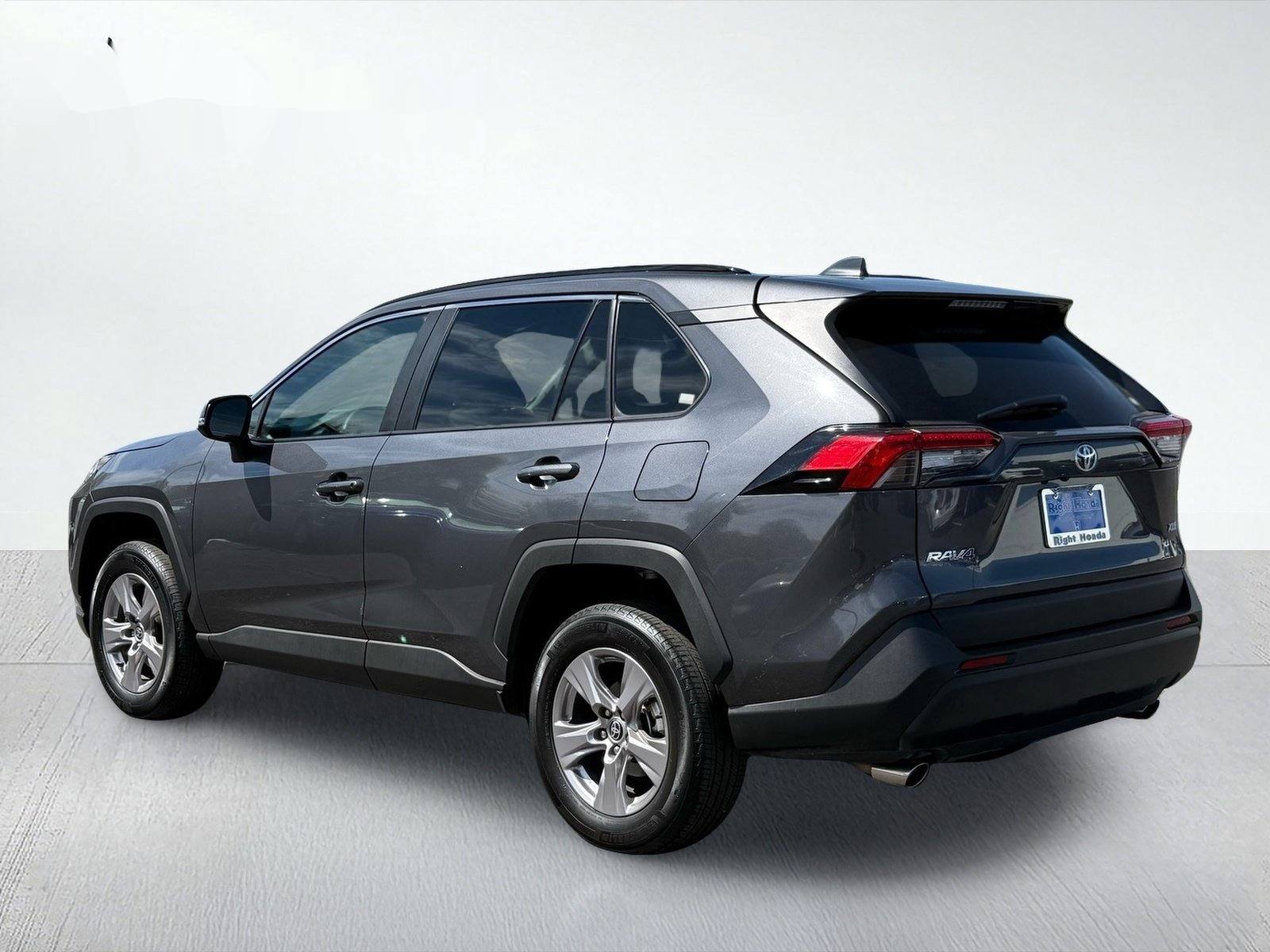 2025 Toyota RAV4 XLE — photo 4 thumbnail