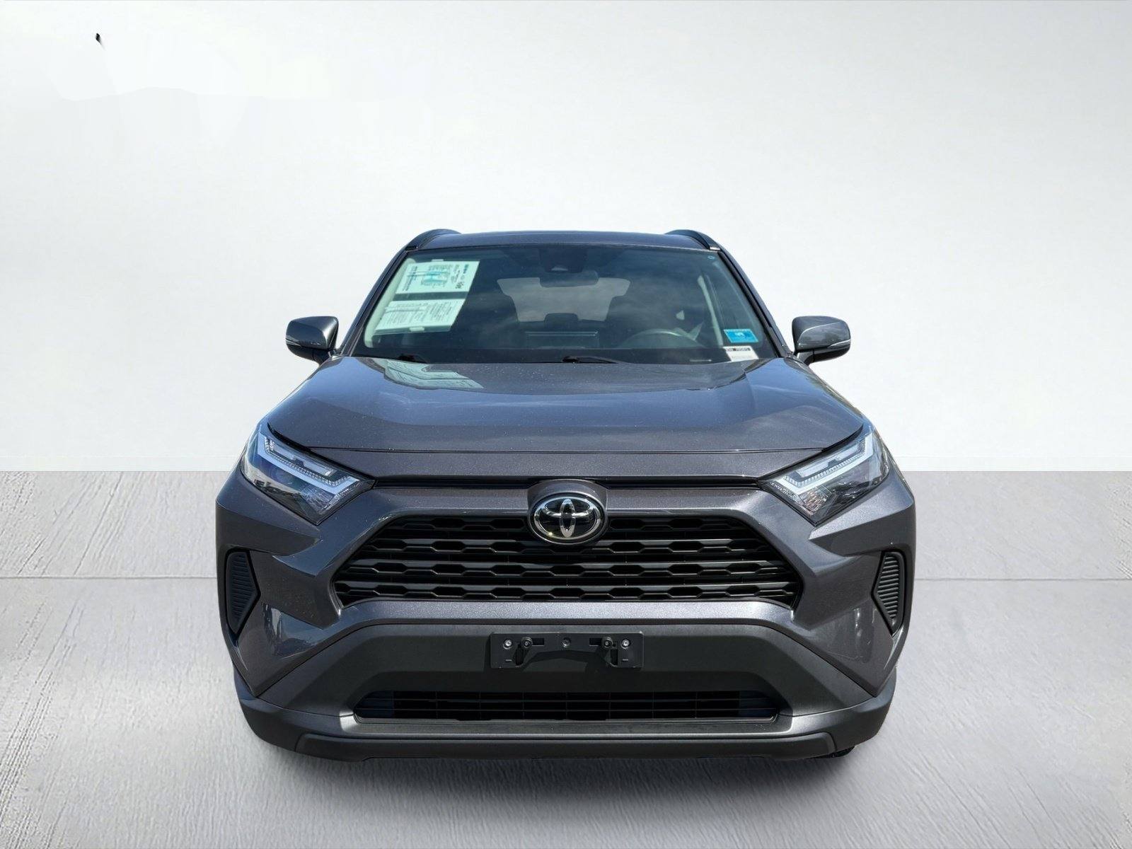 2025 Toyota RAV4 XLE — photo 5 thumbnail