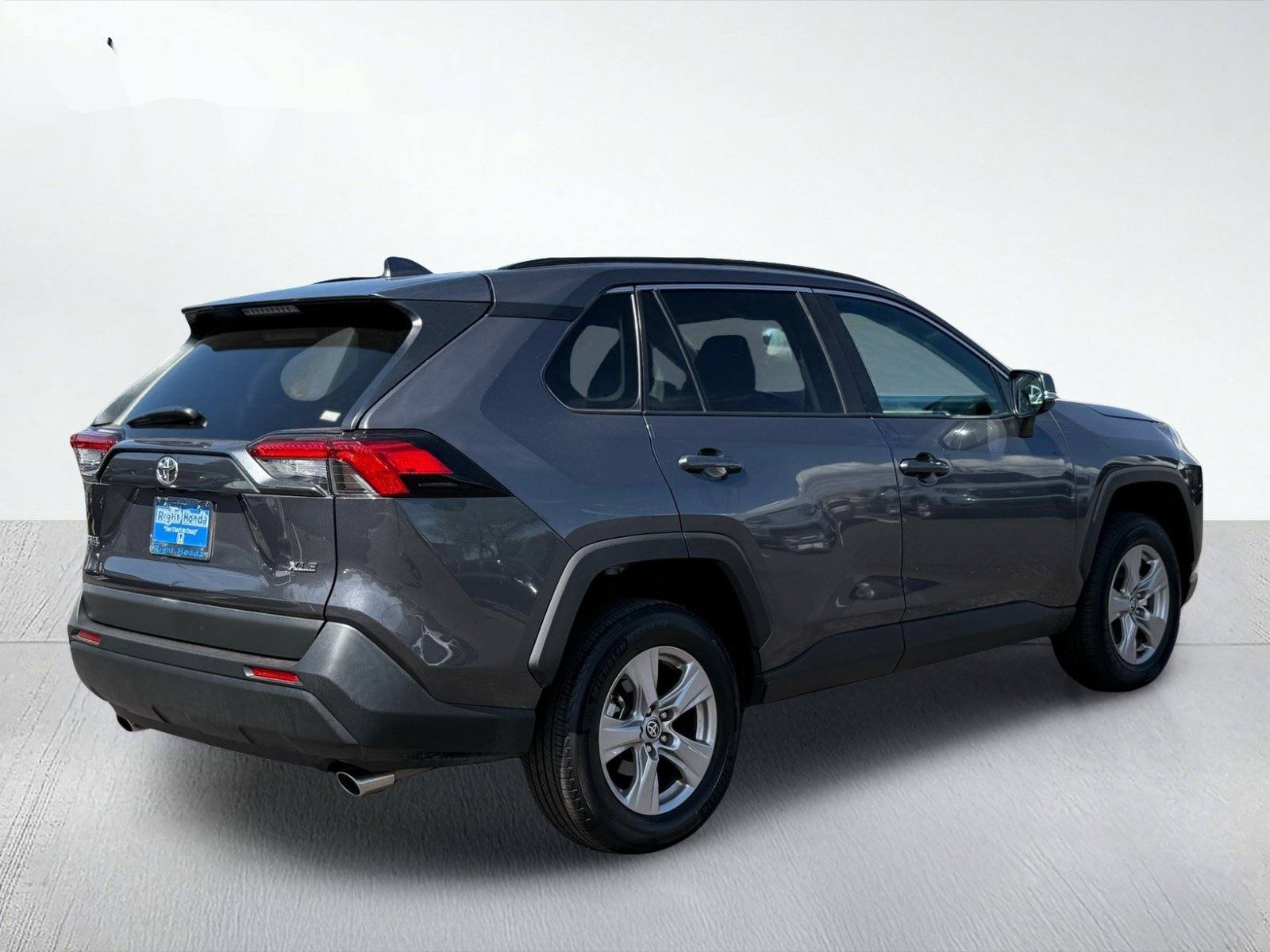 2025 Toyota RAV4 XLE — photo 7 thumbnail