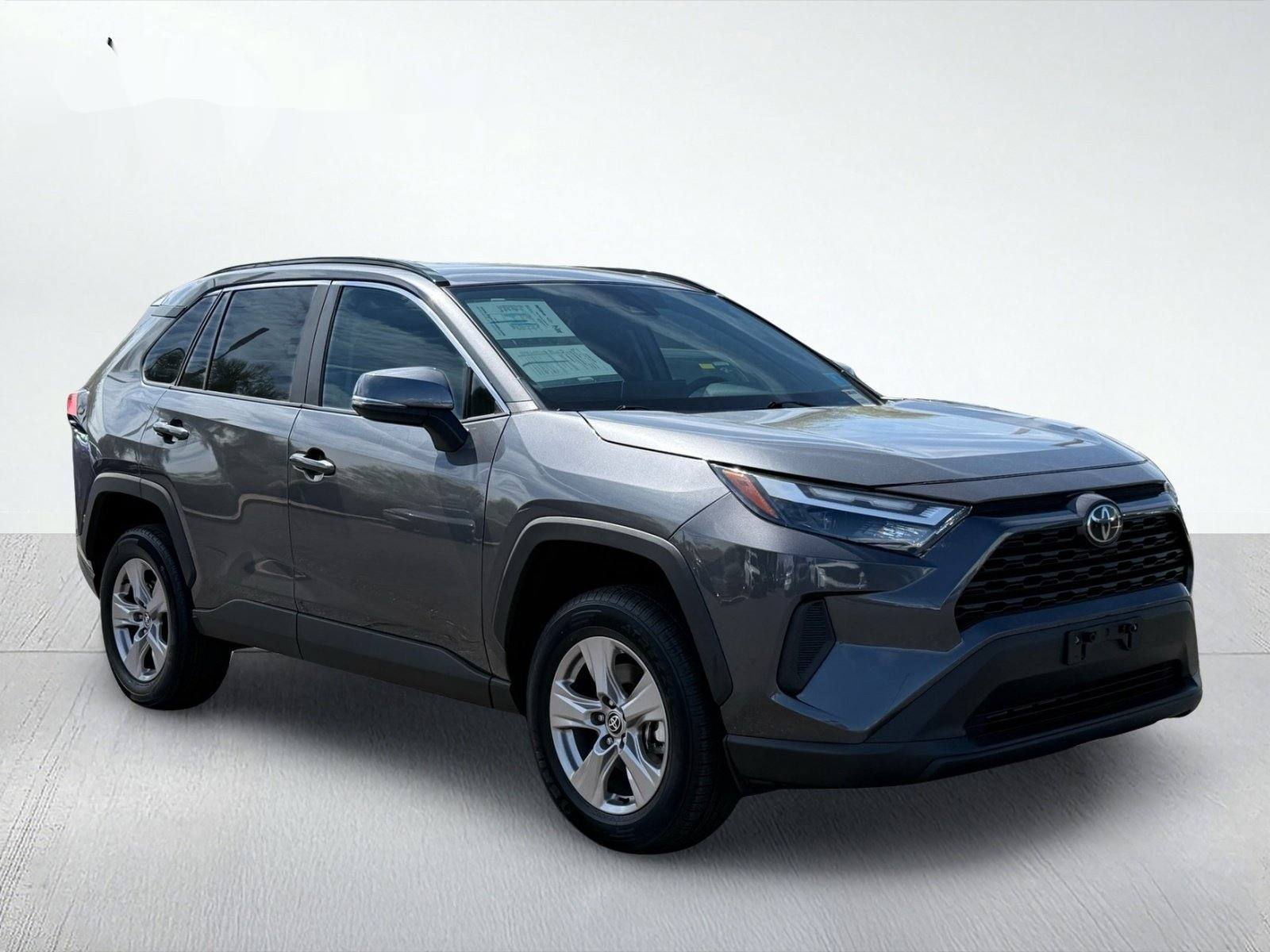 2025 Toyota RAV4 XLE — photo 9 thumbnail