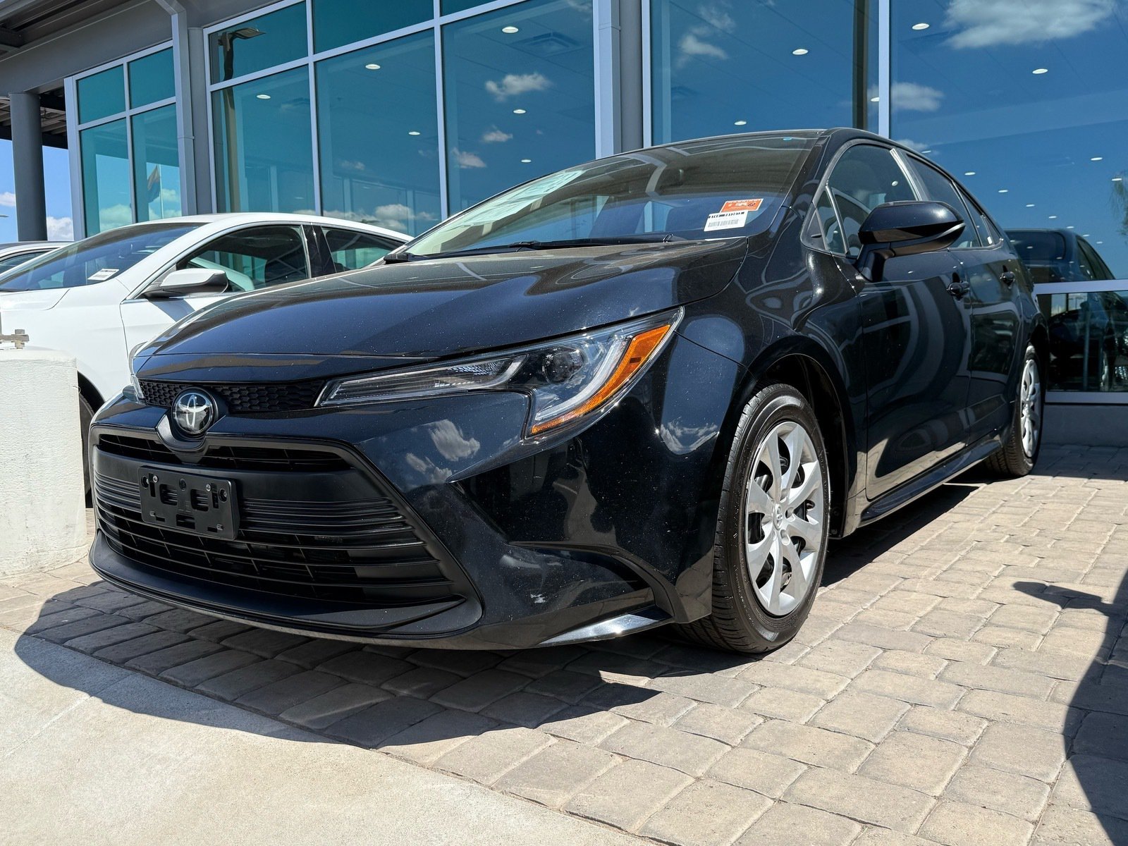 2025 Toyota Corolla LE — photo 2 thumbnail