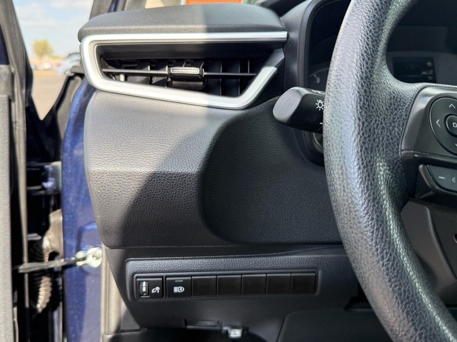 2025 Toyota Corolla LE — photo 14 thumbnail