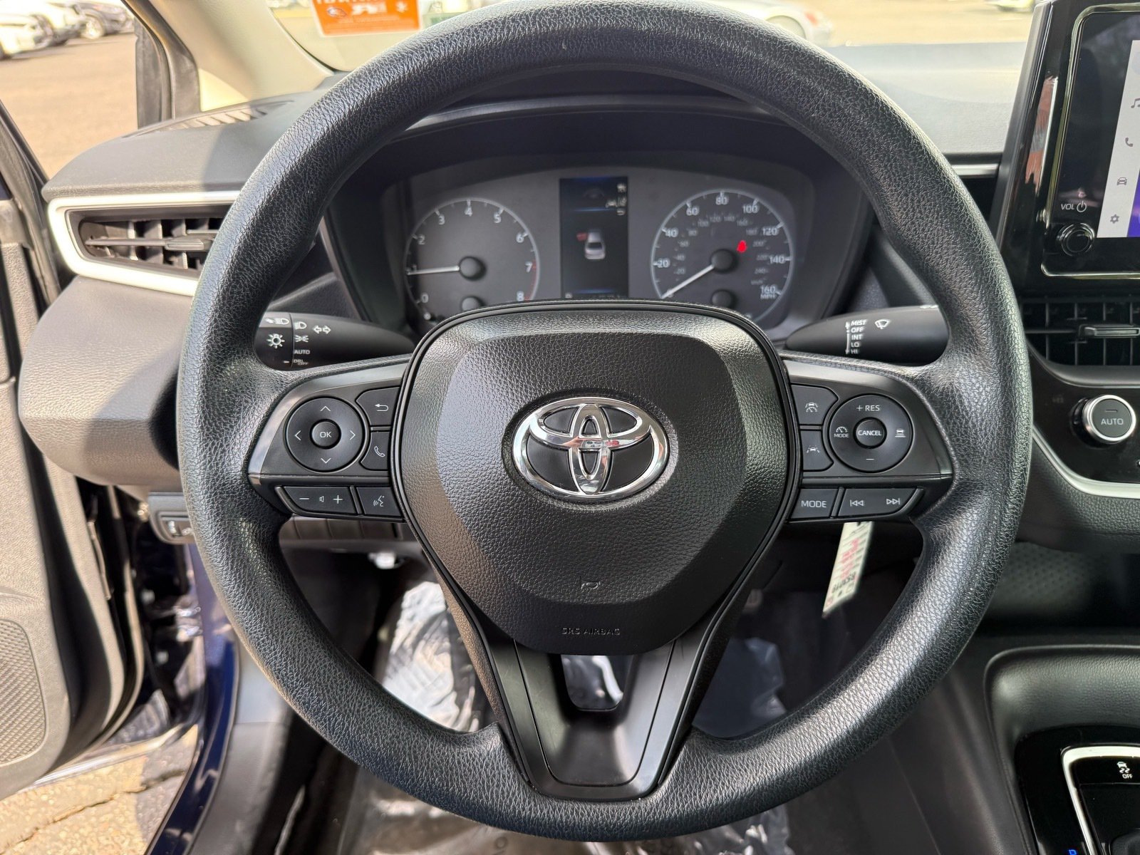 2025 Toyota Corolla LE — photo 15 thumbnail