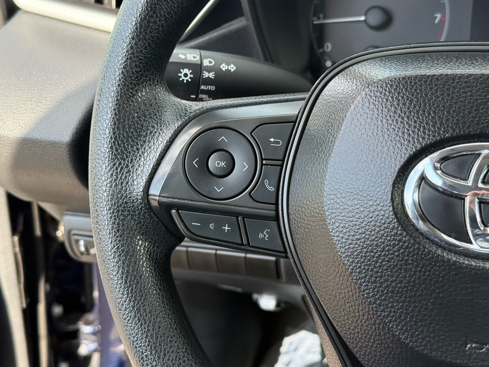 2025 Toyota Corolla LE — photo 16 thumbnail