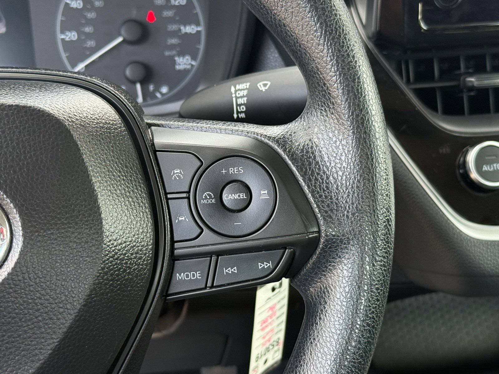 2025 Toyota Corolla LE — photo 17 thumbnail