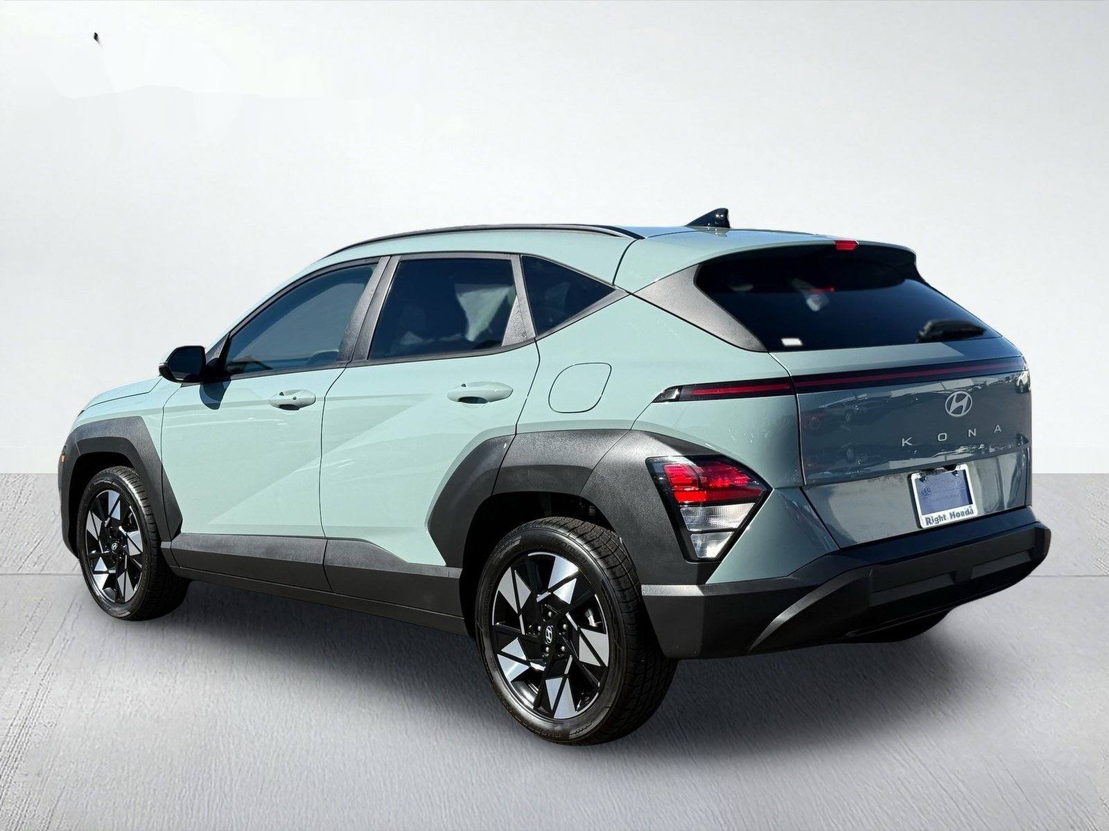 2025 Hyundai Kona SEL — photo 4 thumbnail