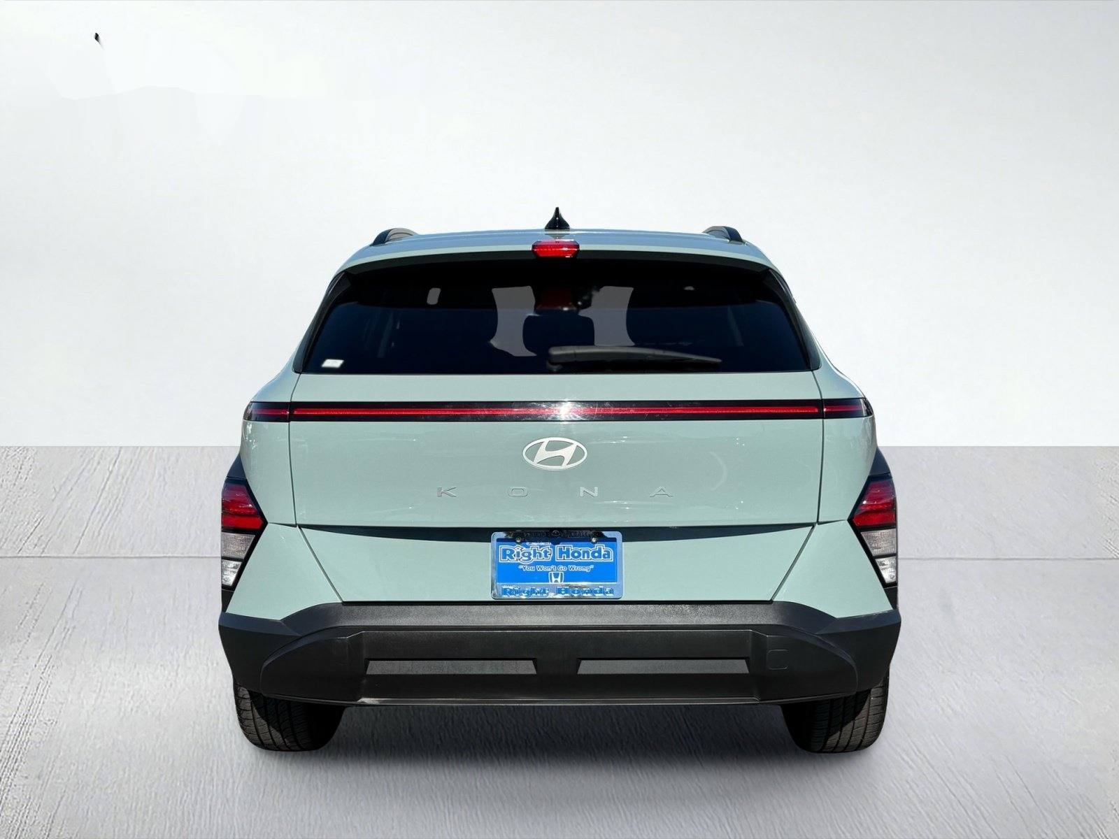 2025 Hyundai Kona SEL — photo 6 thumbnail