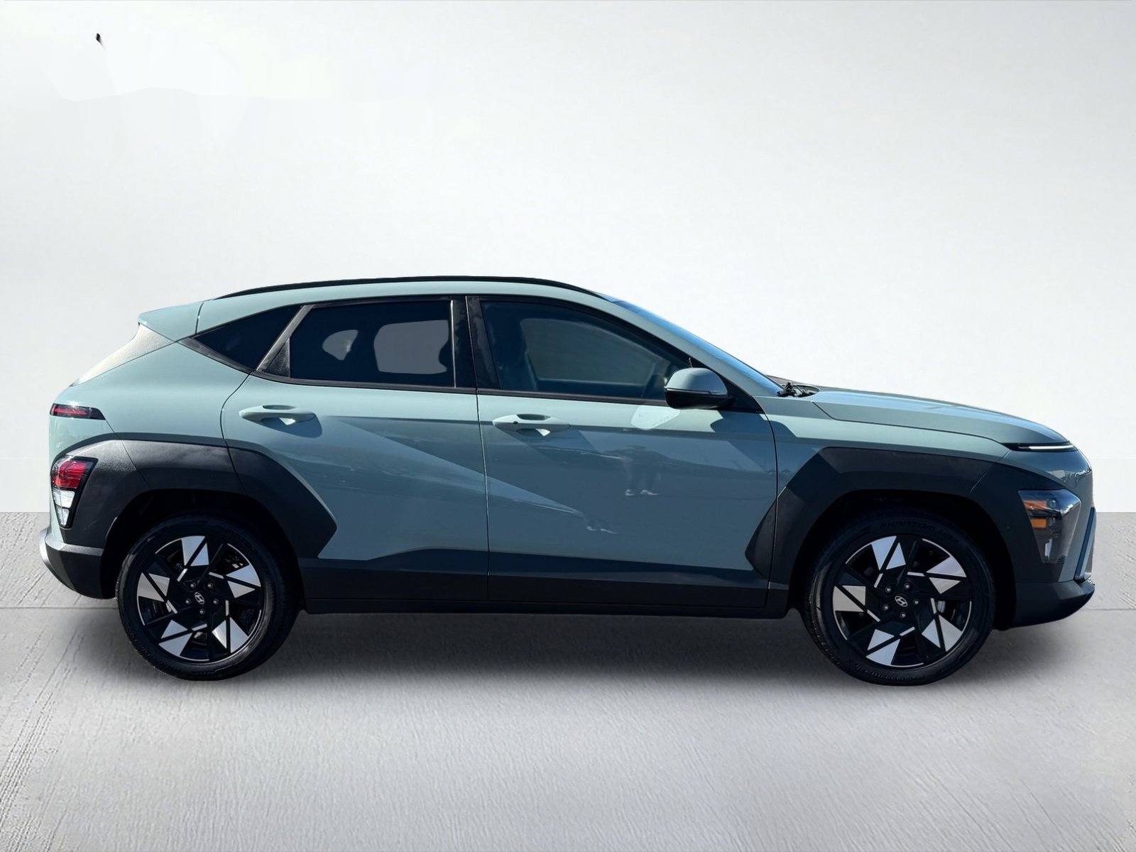 2025 Hyundai Kona SEL — photo 8 thumbnail