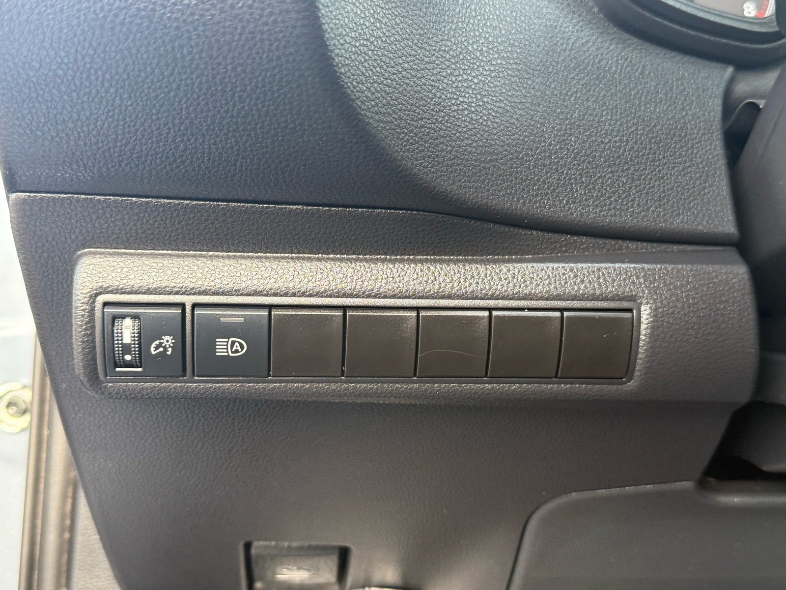 2025 Toyota Corolla LE — photo 14 thumbnail