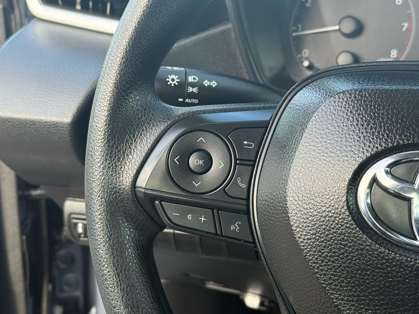 2025 Toyota Corolla LE — photo 16 thumbnail