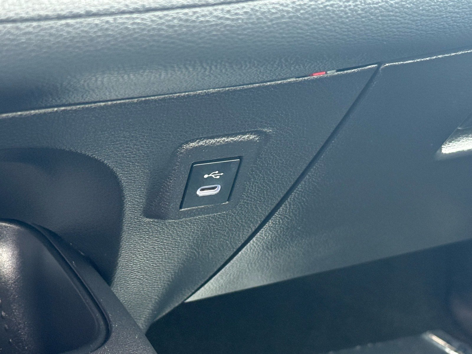 2025 Toyota Corolla LE — photo 23 thumbnail