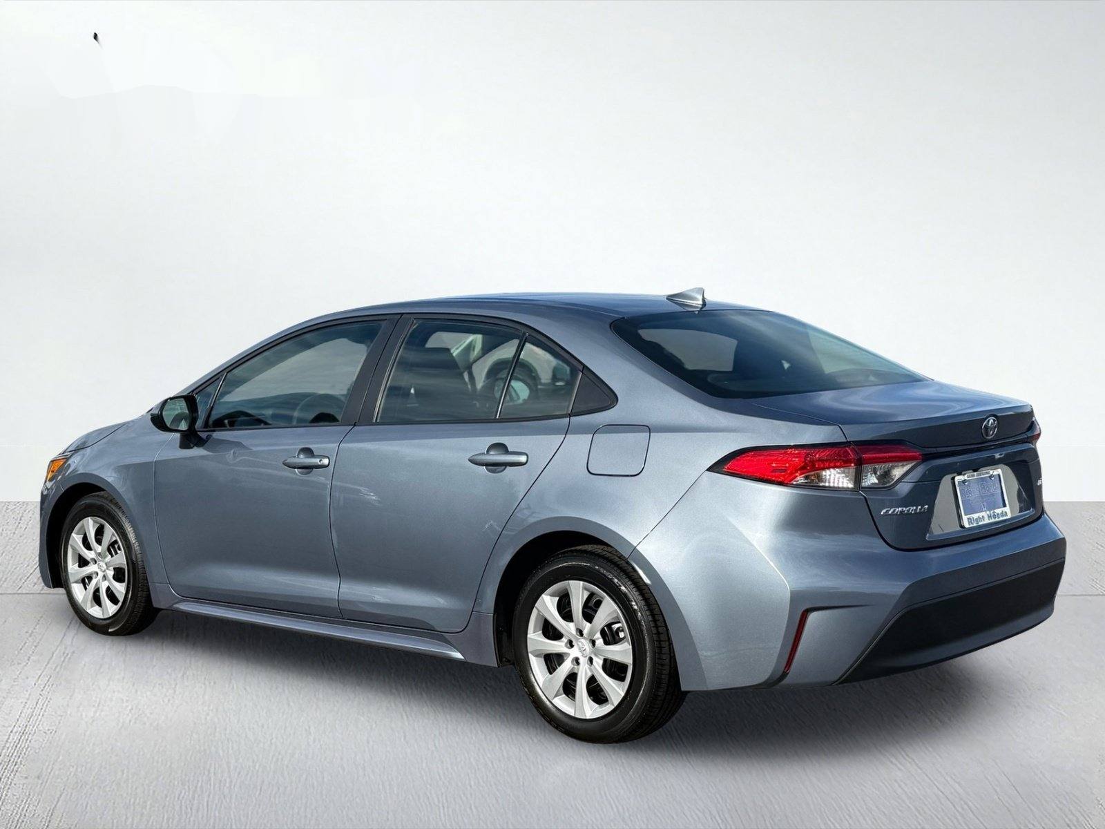 2025 Toyota Corolla LE — photo 4 thumbnail