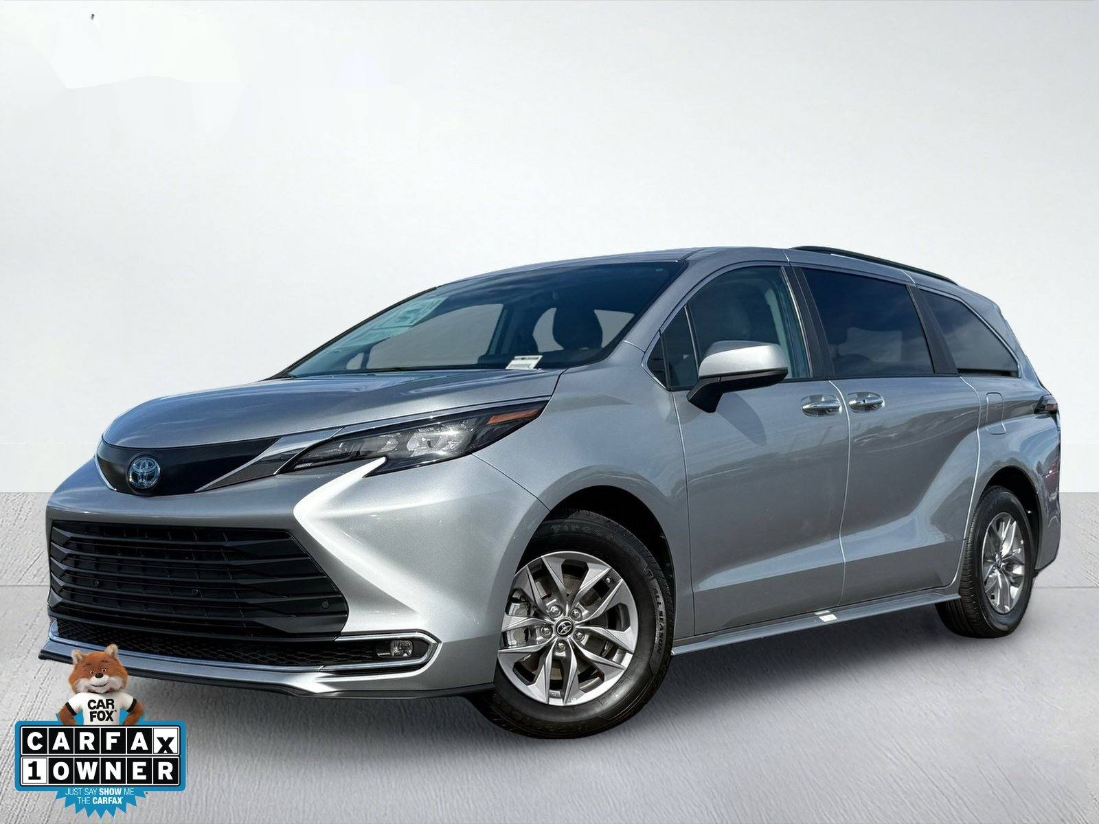 2024 Toyota Sienna XLE — photo 1