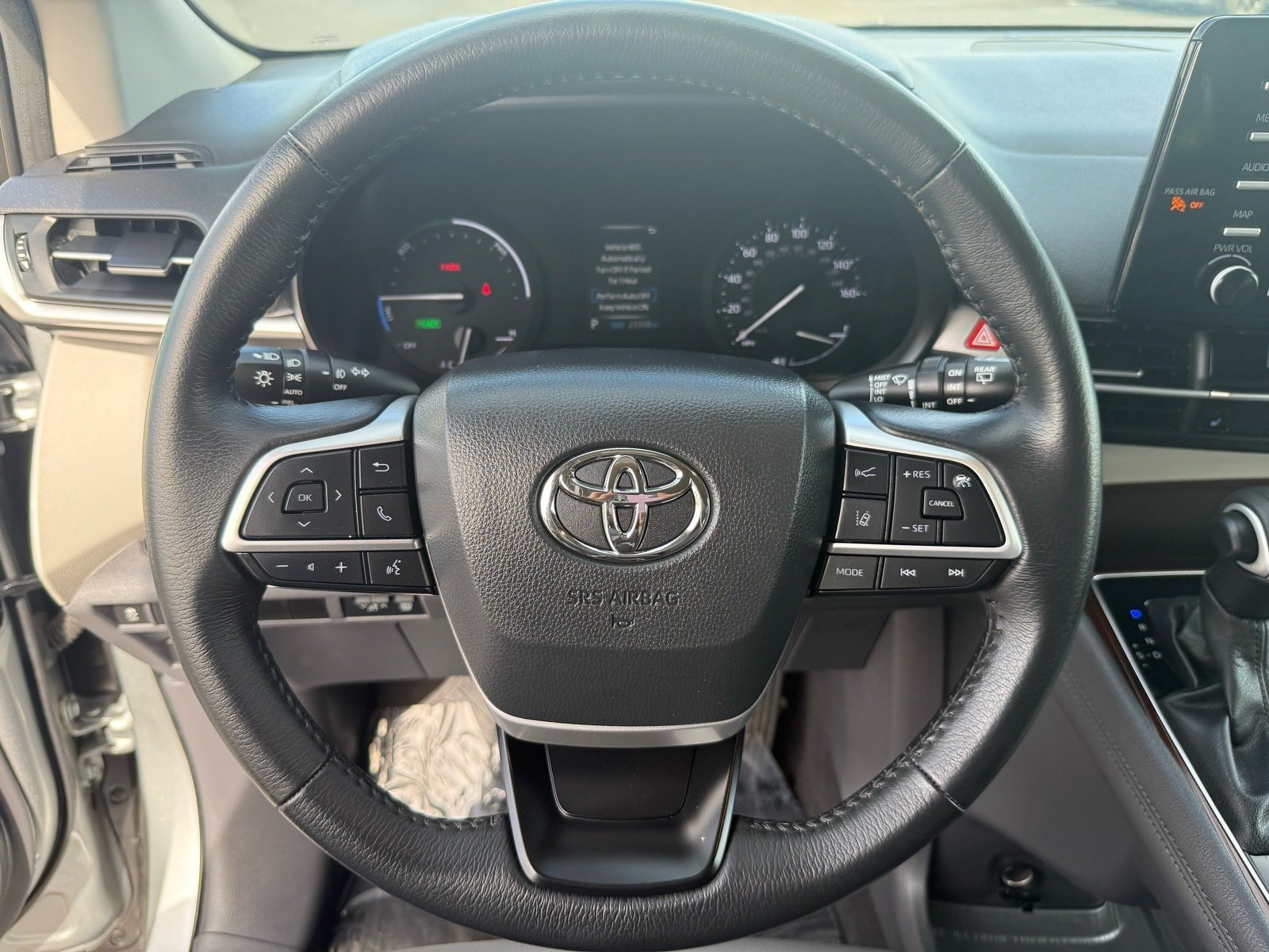 2024 Toyota Sienna XLE — photo 15 thumbnail