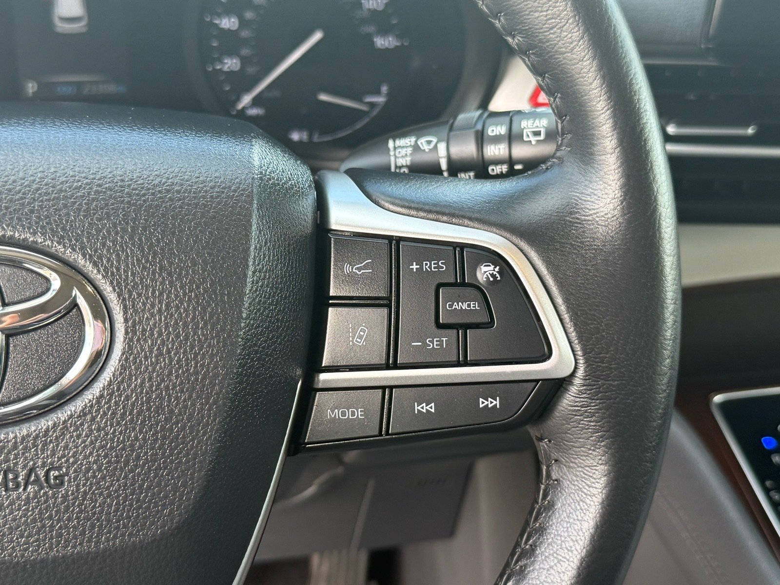 2024 Toyota Sienna XLE — photo 17 thumbnail